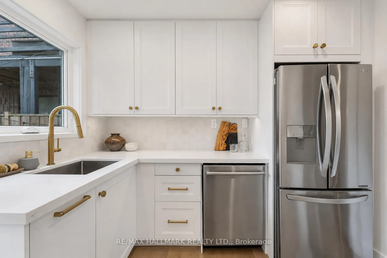 Photo 12 of 37 Winston Avenue, Scarborough, Birchcliffe-Cliffside — HOMEH