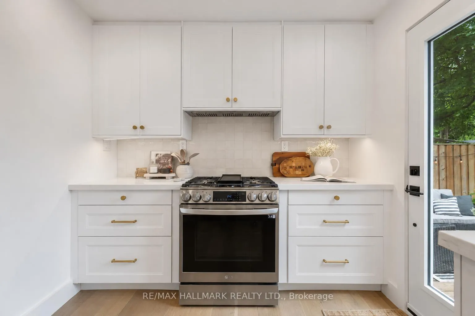 Photo 13 of 37 Winston Avenue, Scarborough, Birchcliffe-Cliffside — HOMEH