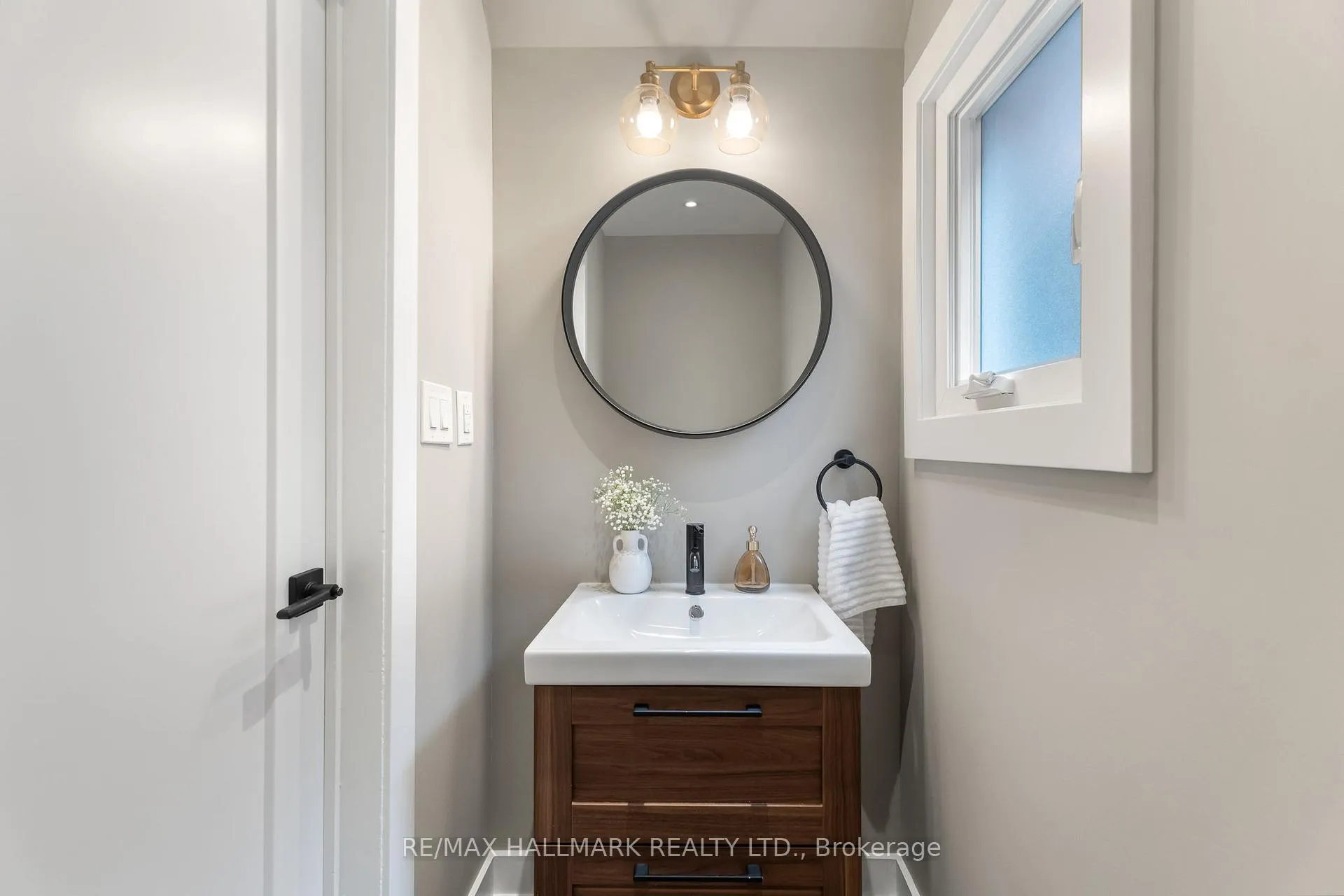Photo 14 of 37 Winston Avenue, Scarborough, Birchcliffe-Cliffside — HOMEH
