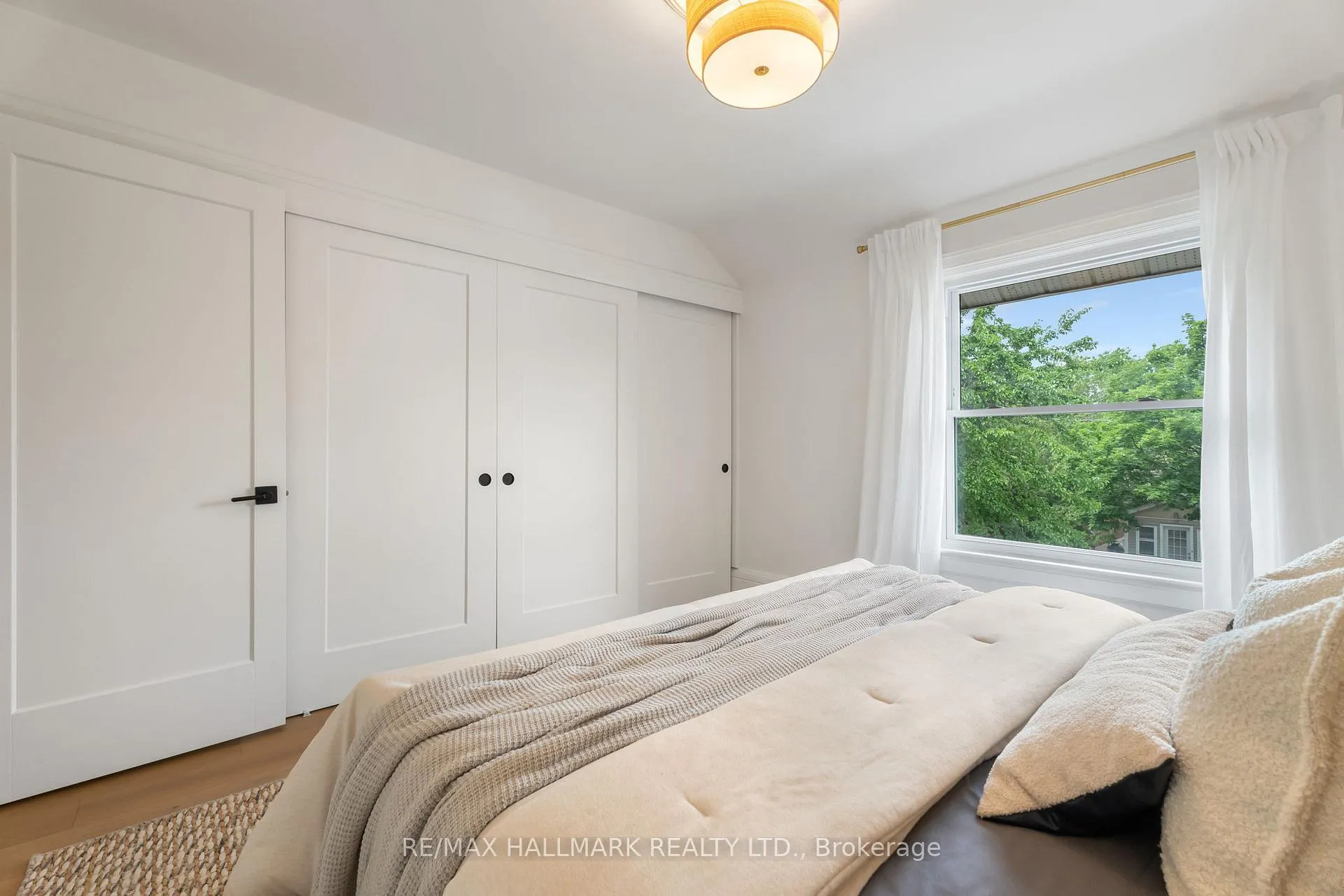 Photo 17 of 37 Winston Avenue, Scarborough, Birchcliffe-Cliffside — HOMEH