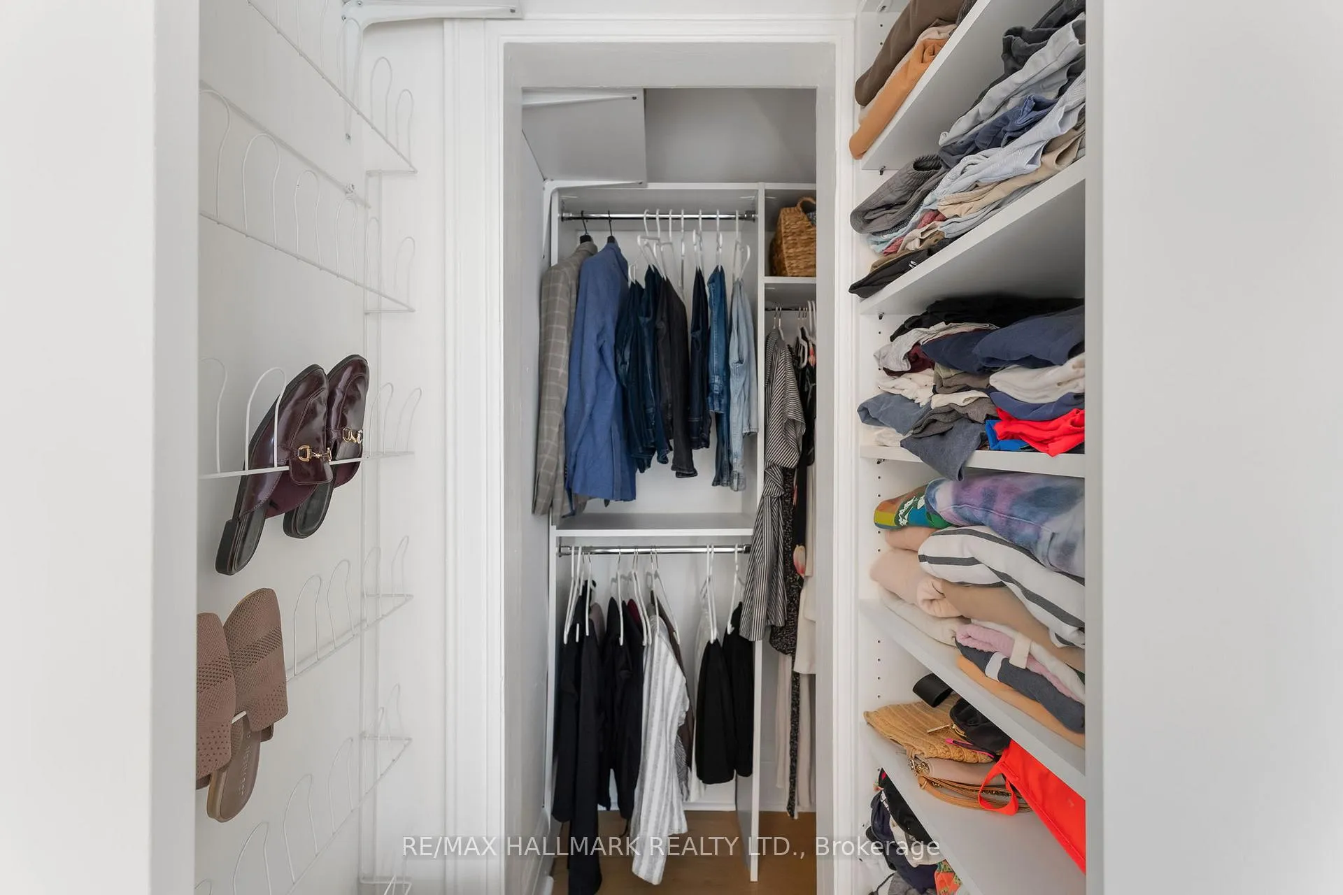 Photo 18 of 37 Winston Avenue, Scarborough, Birchcliffe-Cliffside — HOMEH