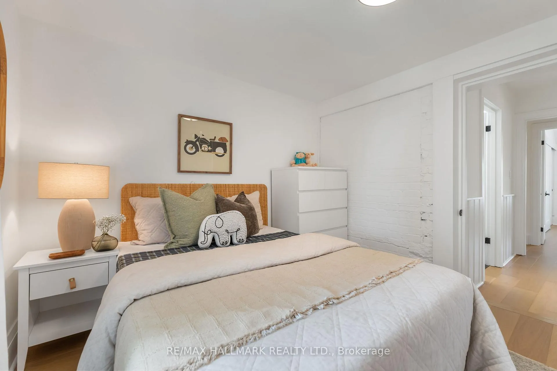 Photo 21 of 37 Winston Avenue, Scarborough, Birchcliffe-Cliffside — HOMEH