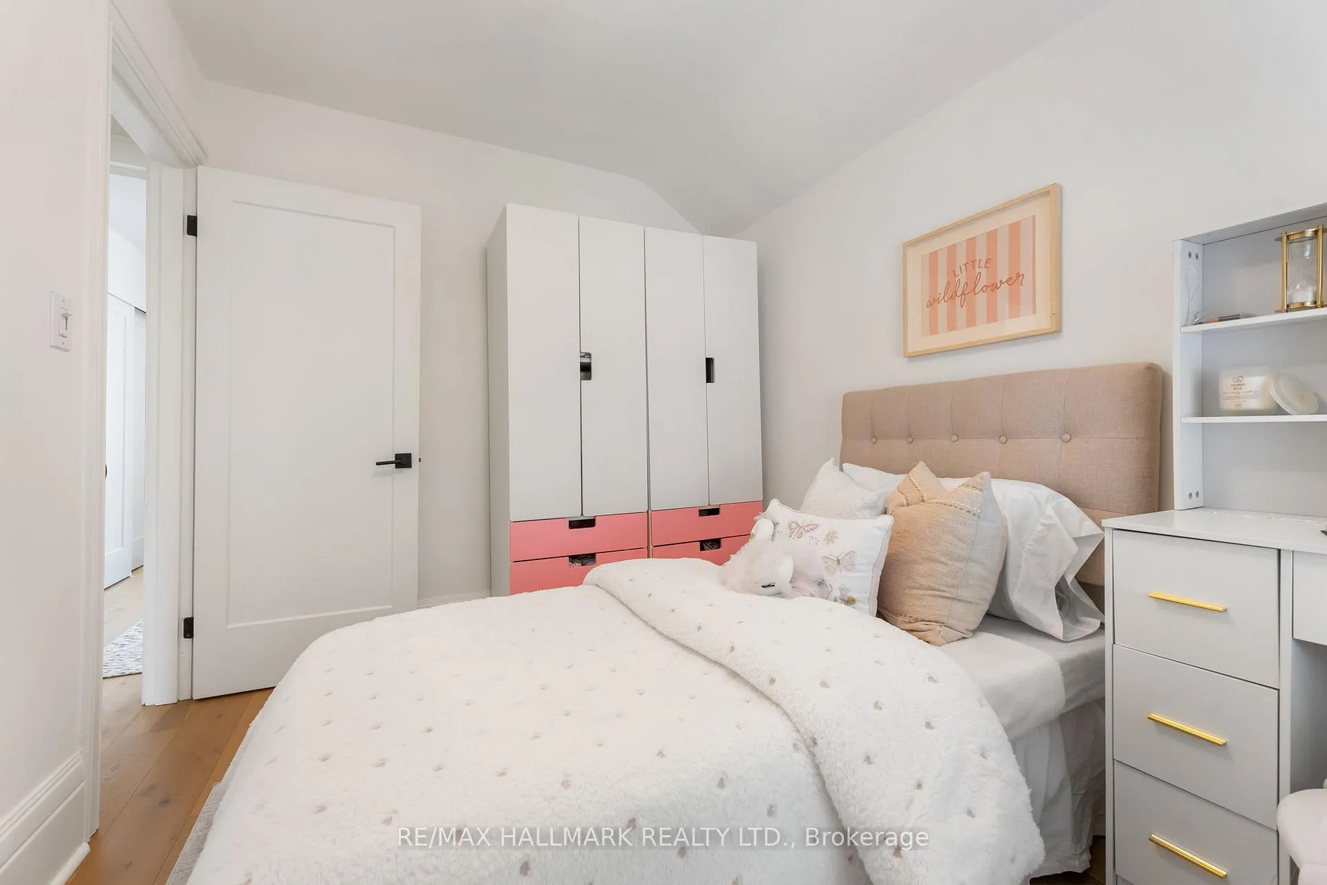Photo 23 of 37 Winston Avenue, Scarborough, Birchcliffe-Cliffside — HOMEH