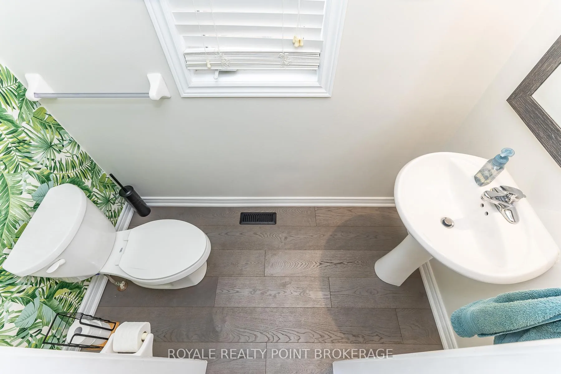 Photo 5 of 145 Chayna Crescent, Vaughan, Patterson — HOMEH