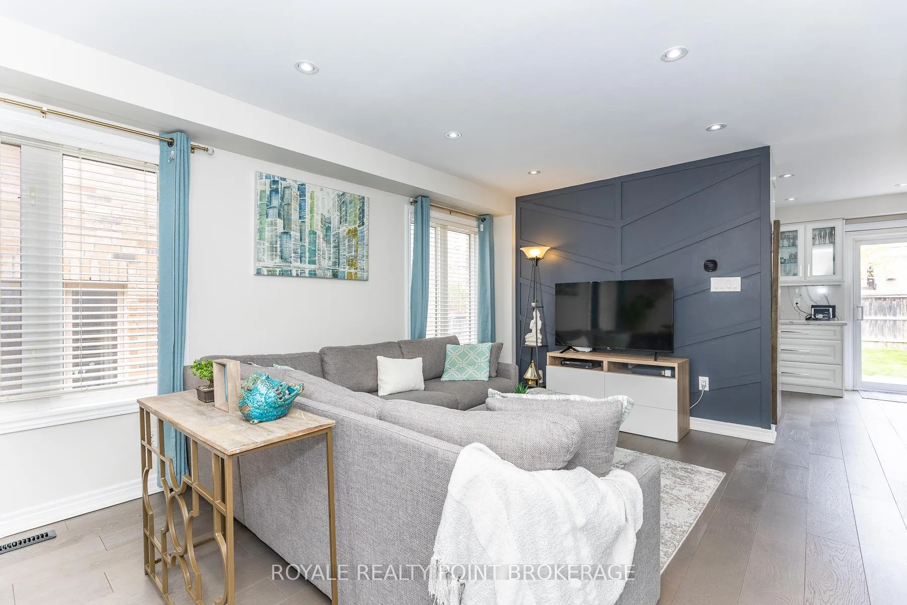 Photo 7 of 145 Chayna Crescent, Vaughan, Patterson — HOMEH