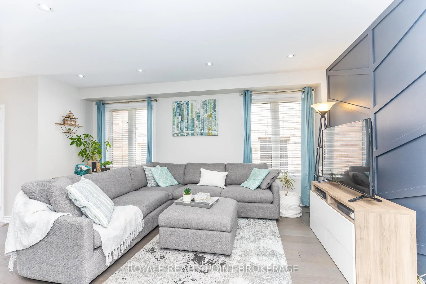 Photo 8 of 145 Chayna Crescent, Vaughan, Patterson — HOMEH