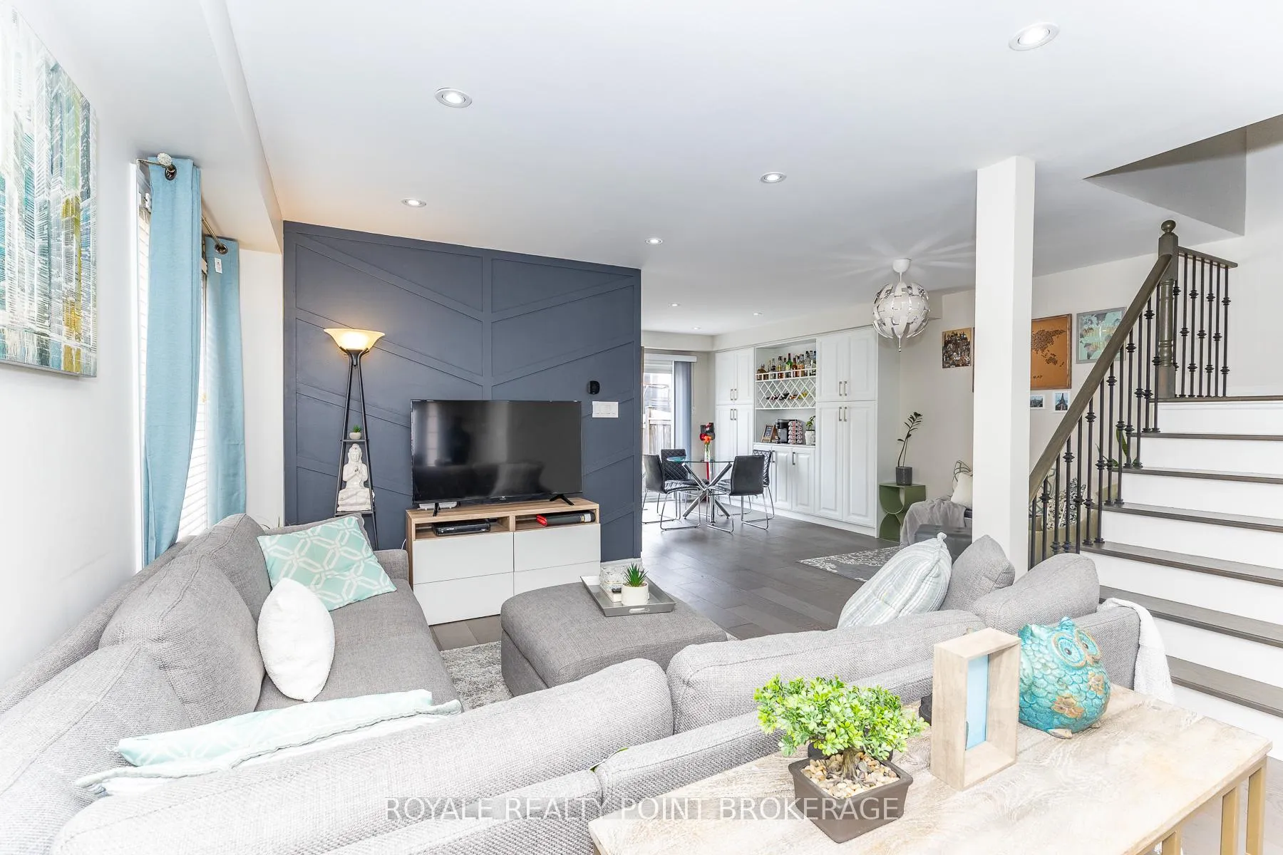 Photo 9 of 145 Chayna Crescent, Vaughan, Patterson — HOMEH