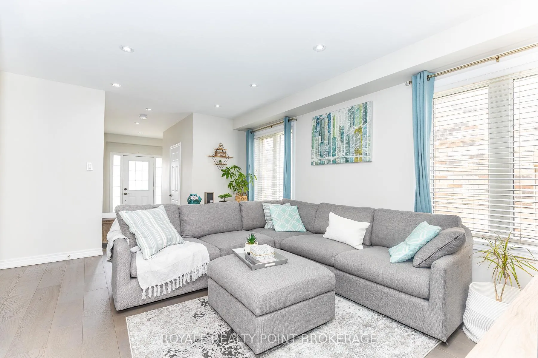 Photo 10 of 145 Chayna Crescent, Vaughan, Patterson — HOMEH