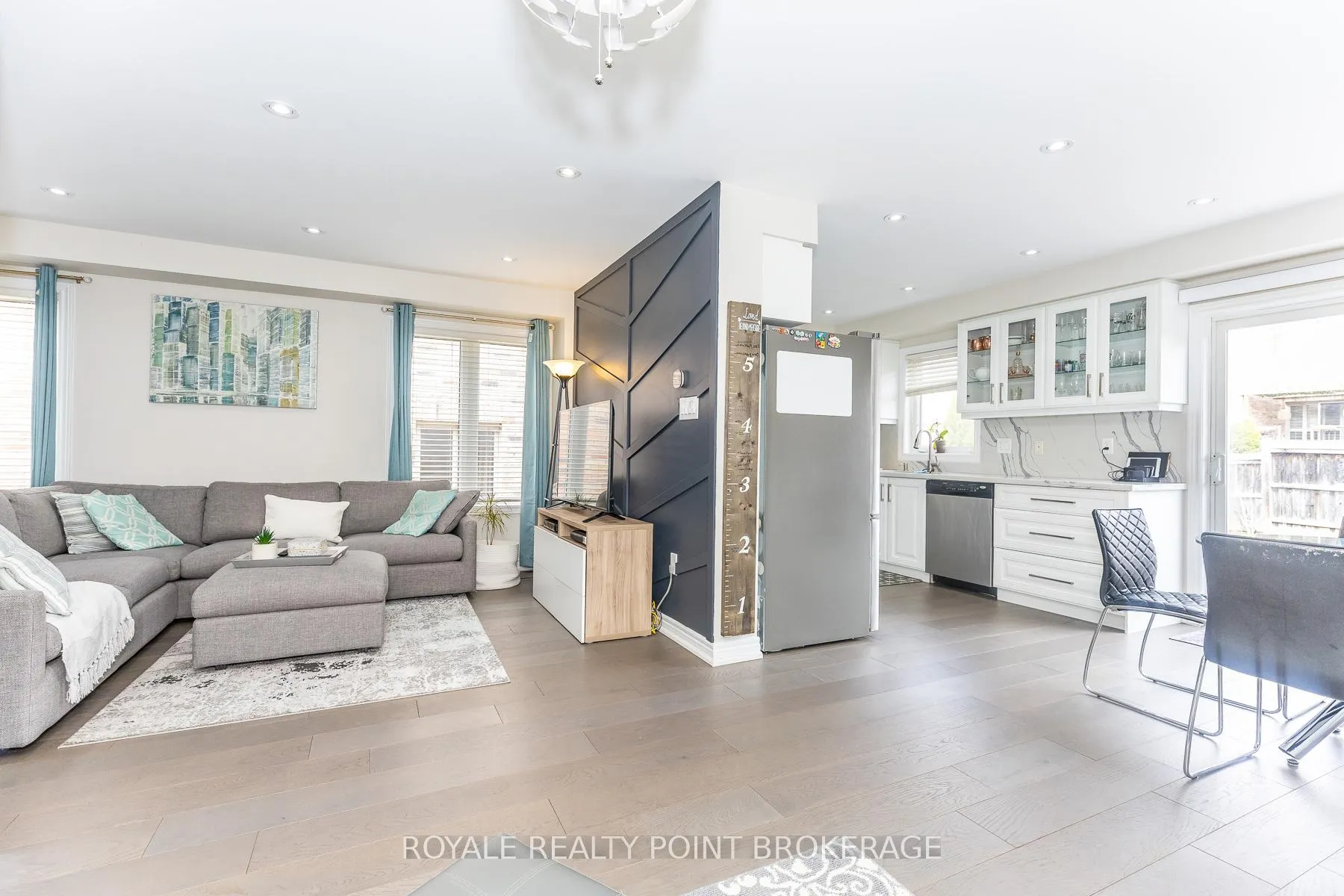 Photo 14 of 145 Chayna Crescent, Vaughan, Patterson — HOMEH