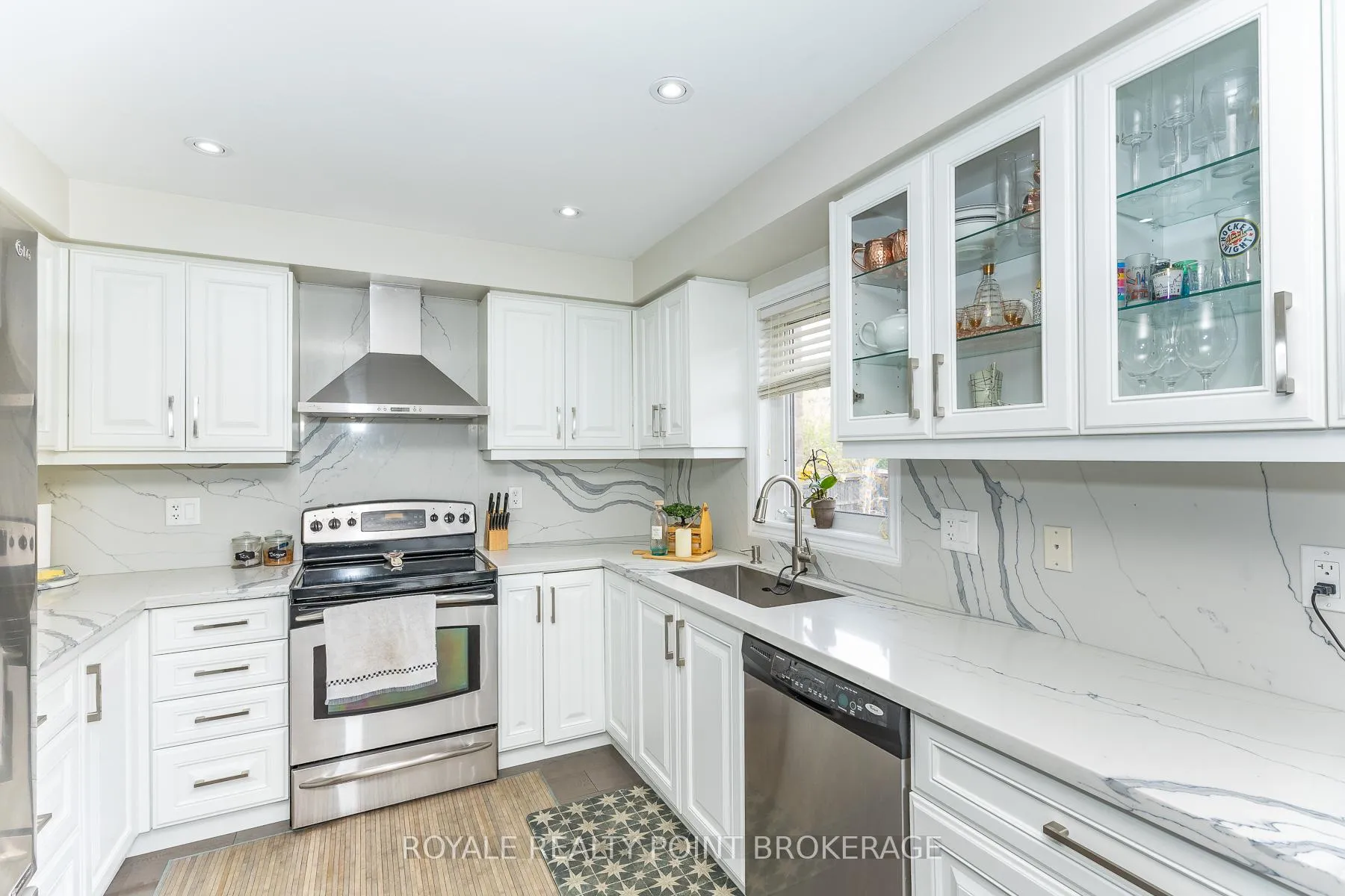 Photo 21 of 145 Chayna Crescent, Vaughan, Patterson — HOMEH