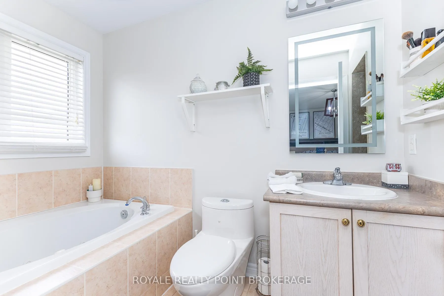 Photo 33 of 145 Chayna Crescent, Vaughan, Patterson — HOMEH