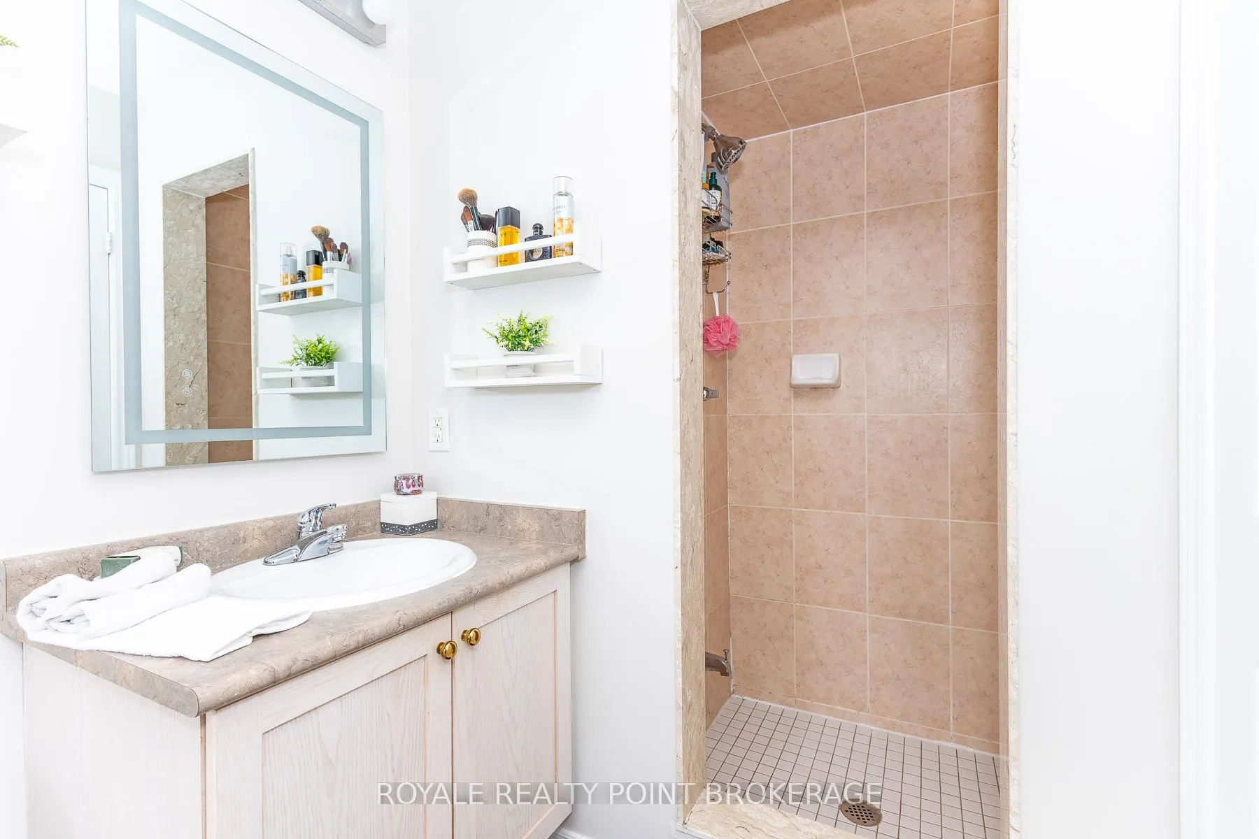 Photo 34 of 145 Chayna Crescent, Vaughan, Patterson — HOMEH
