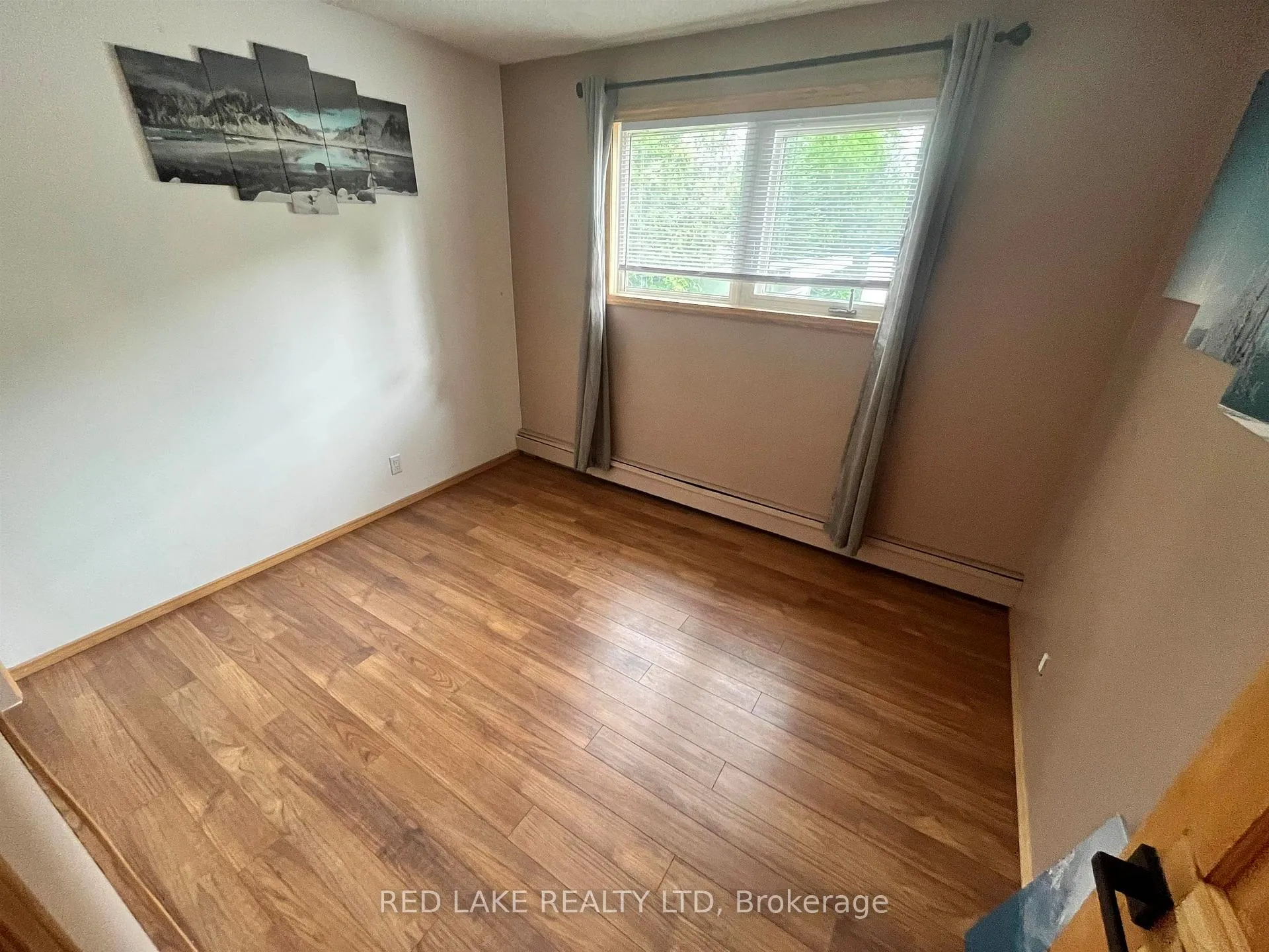 Photo 12 of 8 John Street, Ear Falls — HOMEH