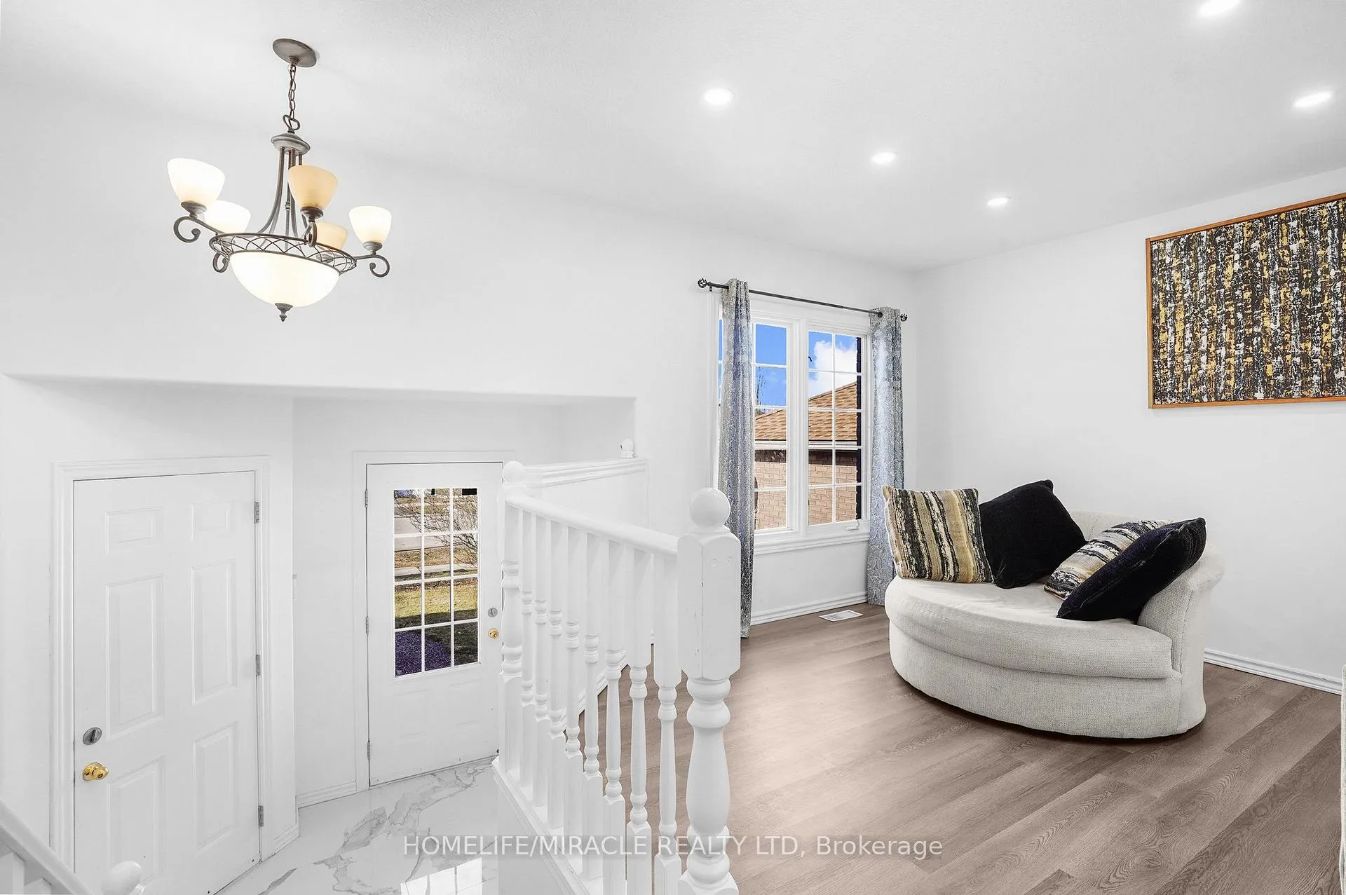 Photo 4 of 8 Bradley Lane, Brantford — HOMEH