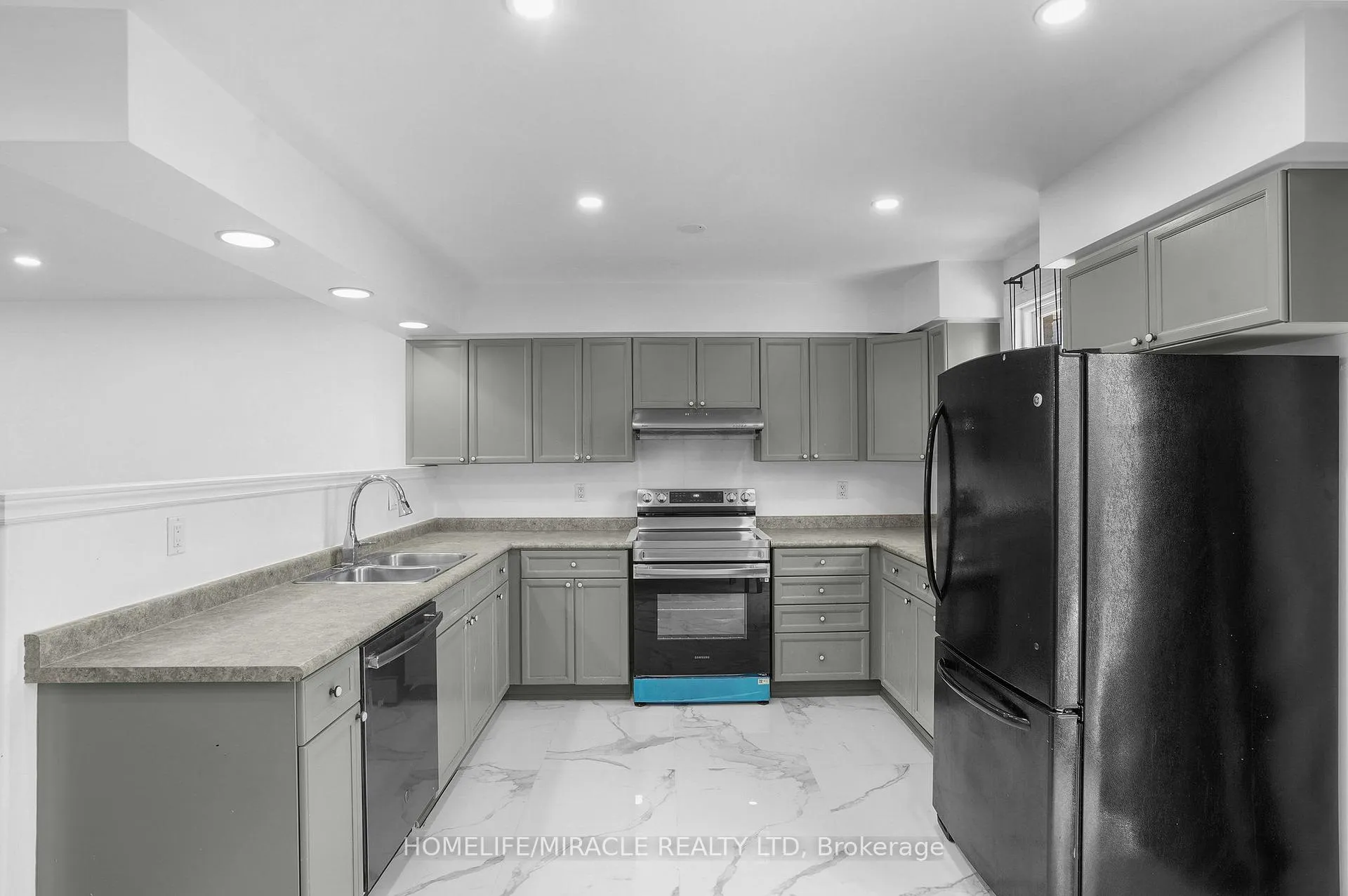 Photo 10 of 8 Bradley Lane, Brantford — HOMEH