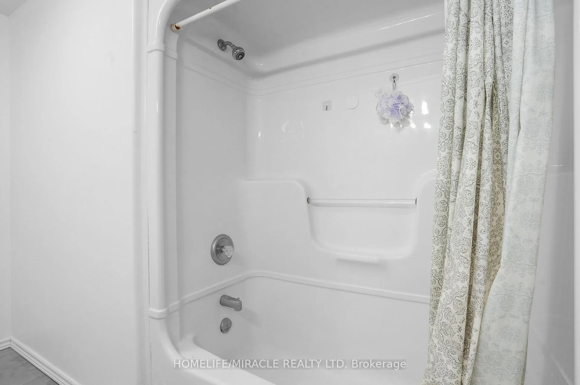 Photo 18 of 8 Bradley Lane, Brantford — HOMEH