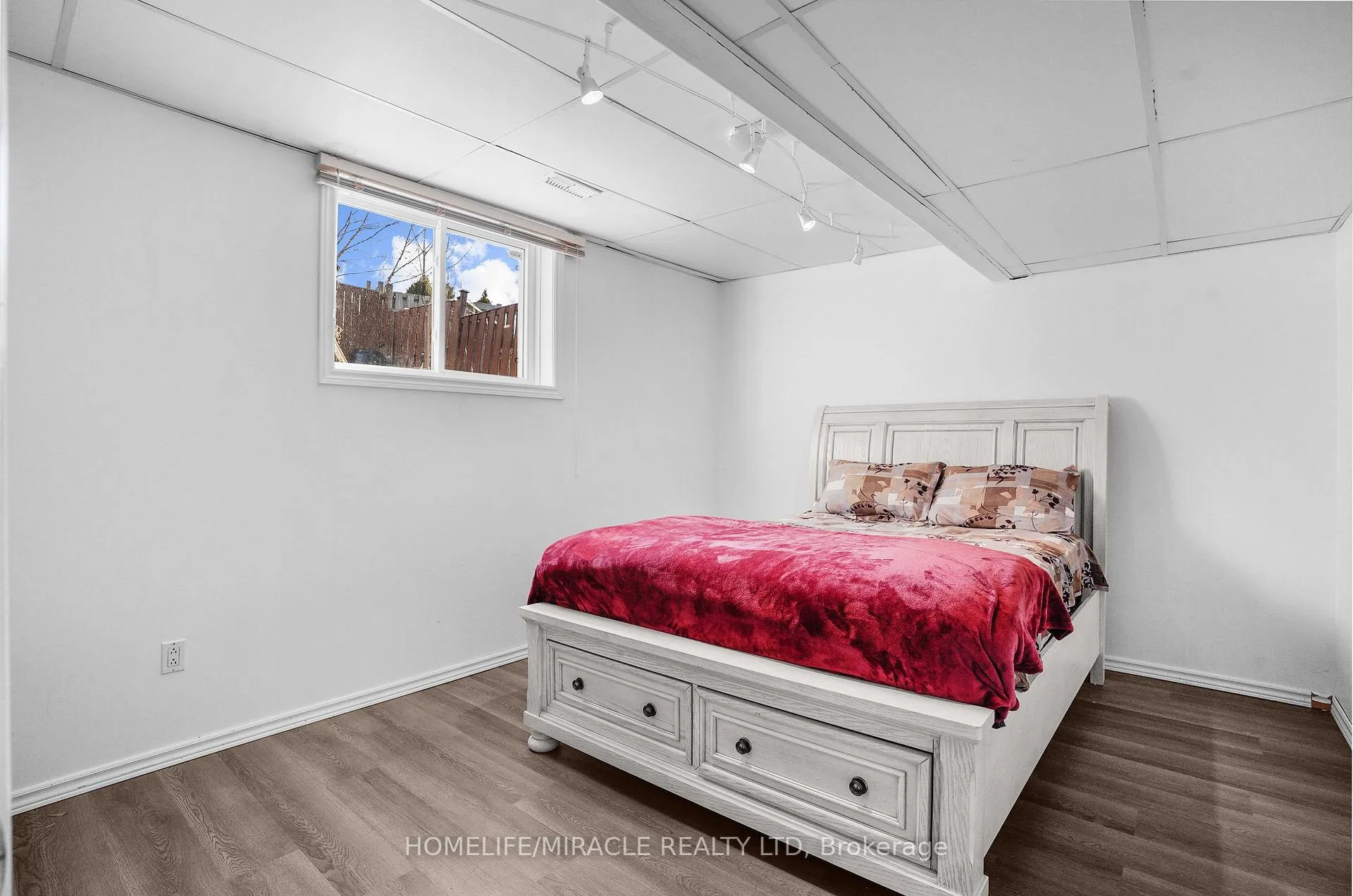 Photo 28 of 8 Bradley Lane, Brantford — HOMEH