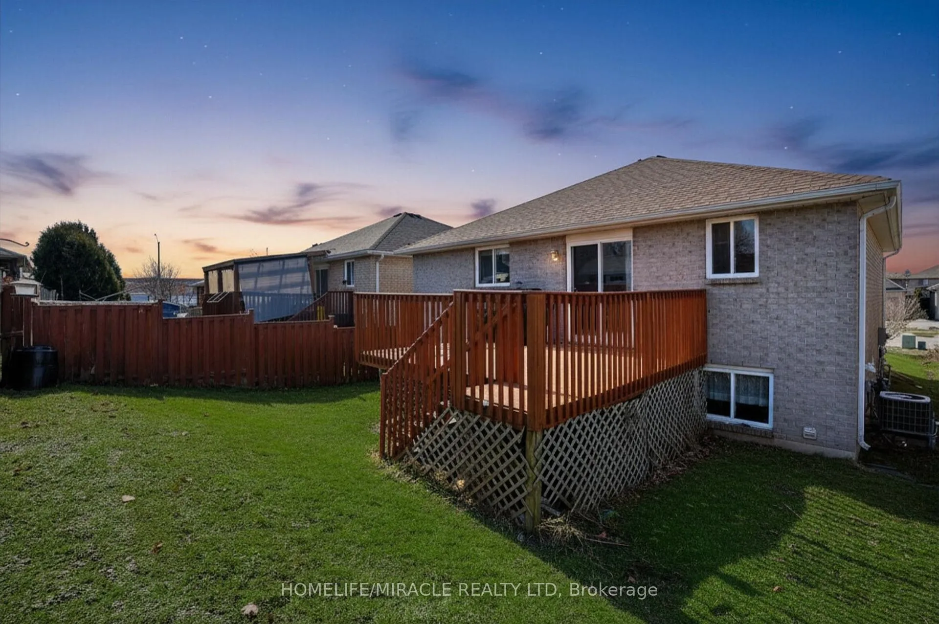 Photo 33 of 8 Bradley Lane, Brantford — HOMEH