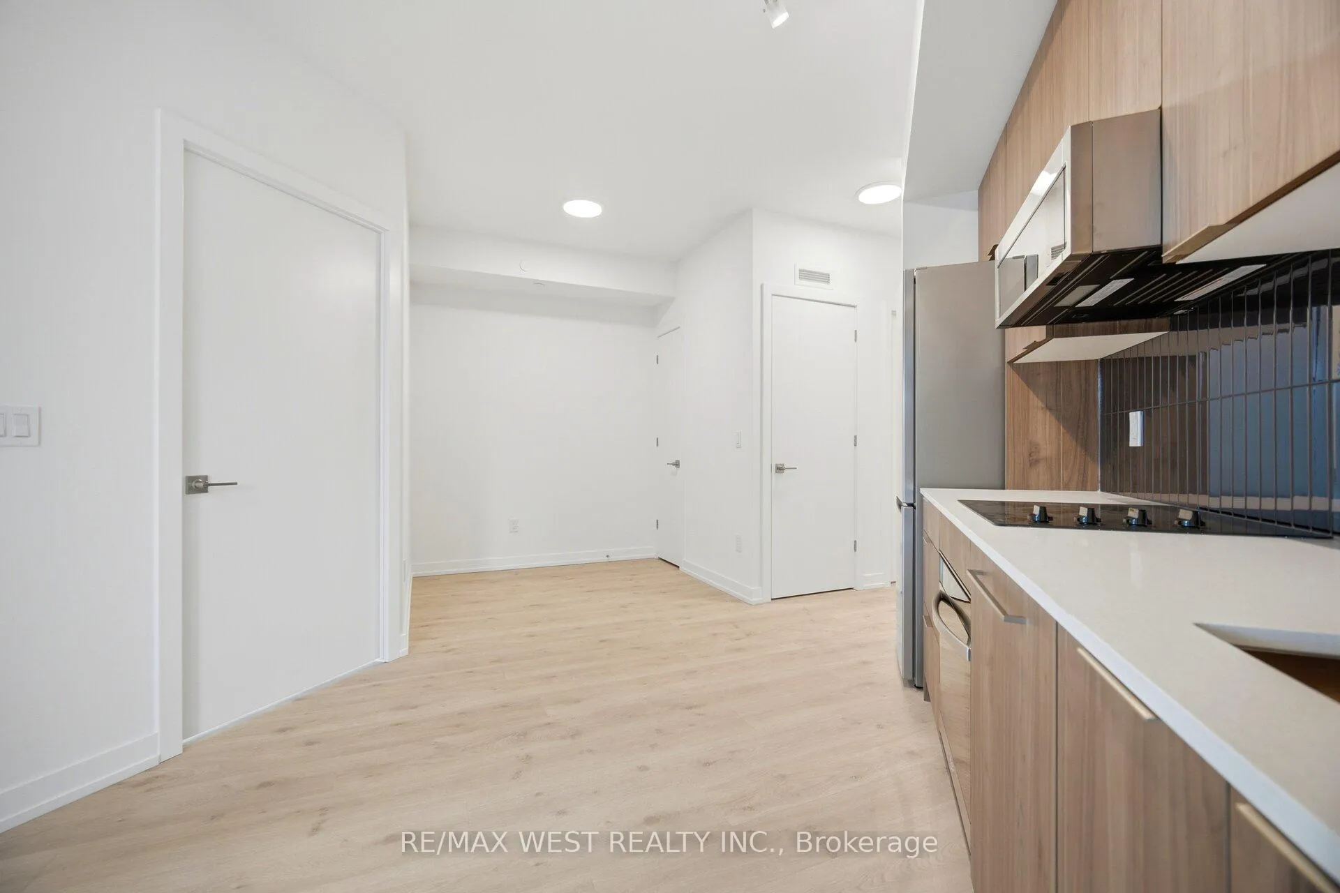 Photo 12 of Unit 522, 2501 Saw Whet Boulevard, Oakville, Glen Abbey — HOMEH