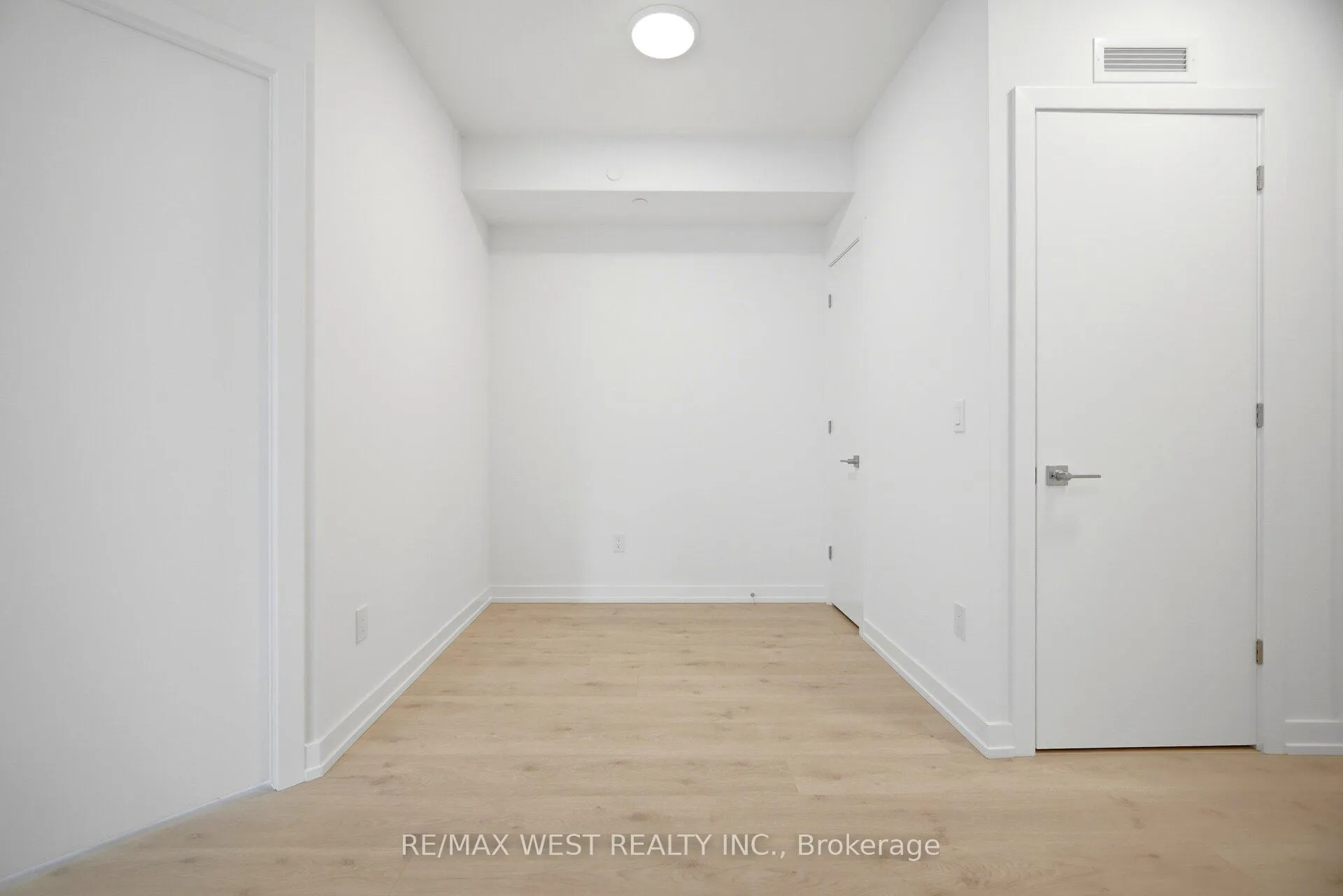 Photo 21 of Unit 522, 2501 Saw Whet Boulevard, Oakville, Glen Abbey — HOMEH