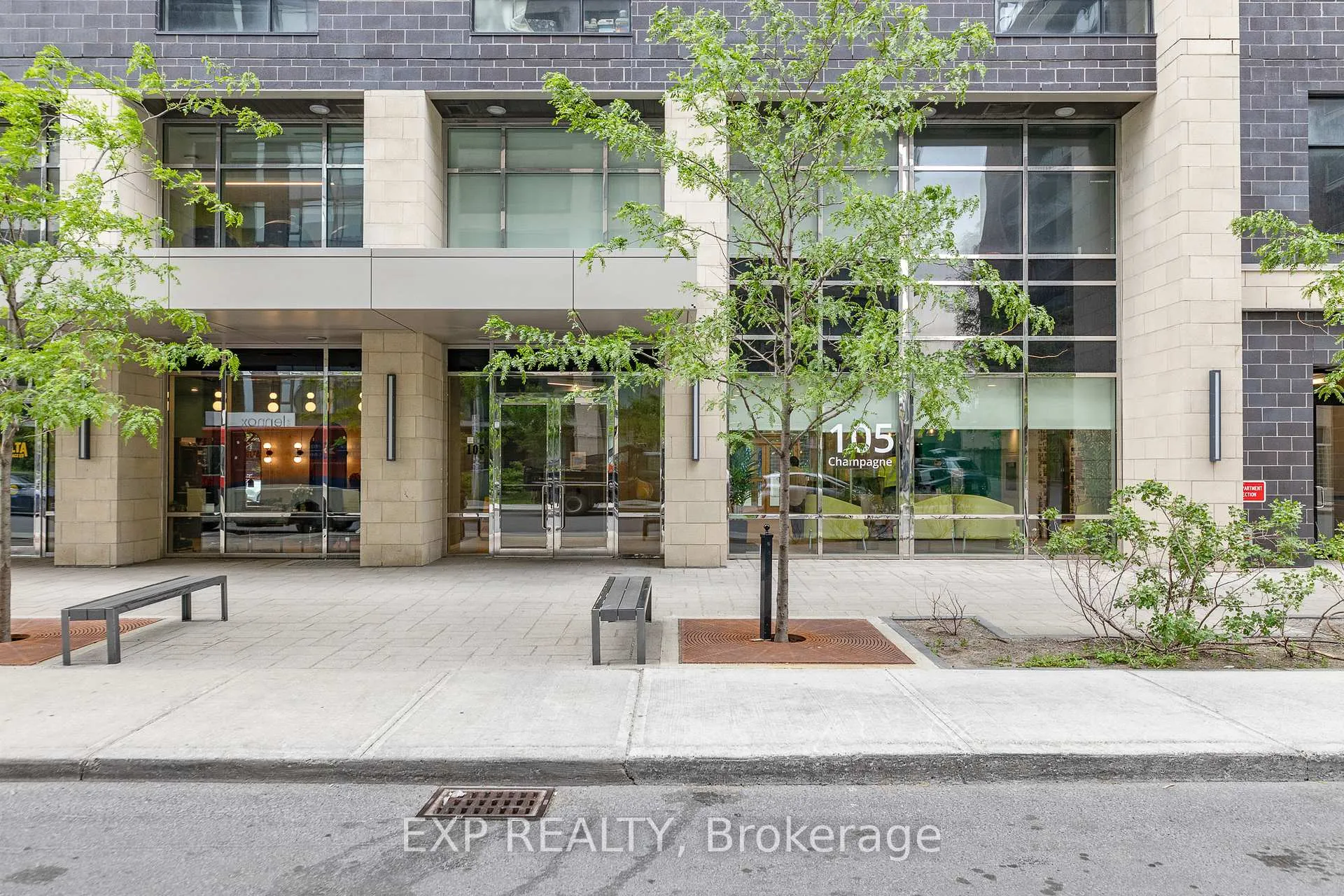 Front of Unit 2709, 105 Champagne Avenue N