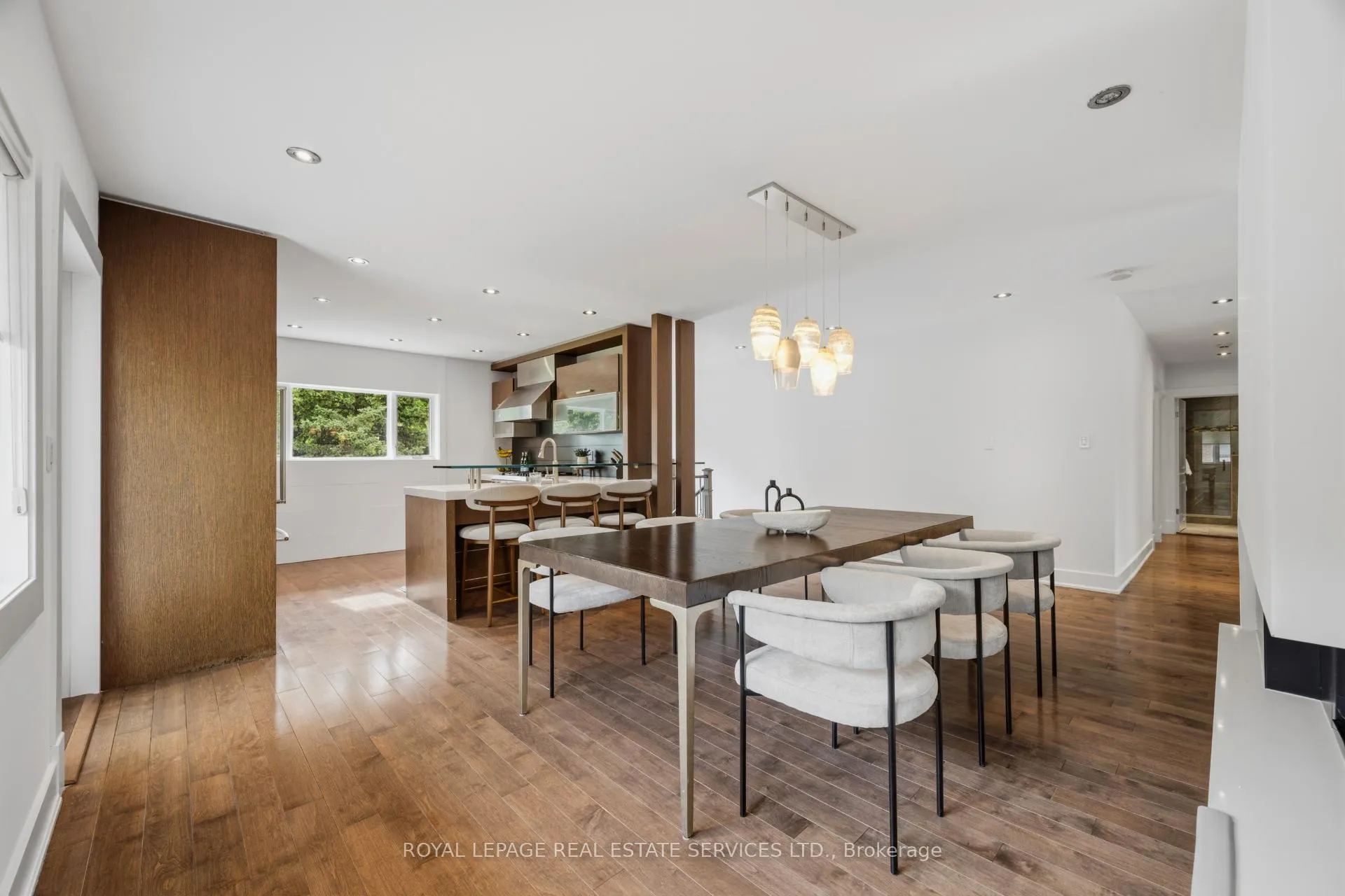 Photo 4 of 27 Princess Anne Crescent, Etobicoke, Princess-Rosethorn — HOMEH