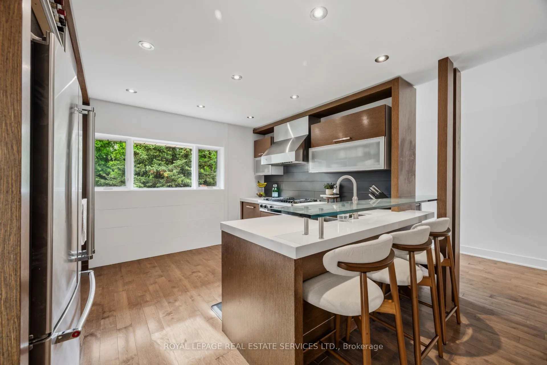 Photo 6 of 27 Princess Anne Crescent, Etobicoke, Princess-Rosethorn — HOMEH