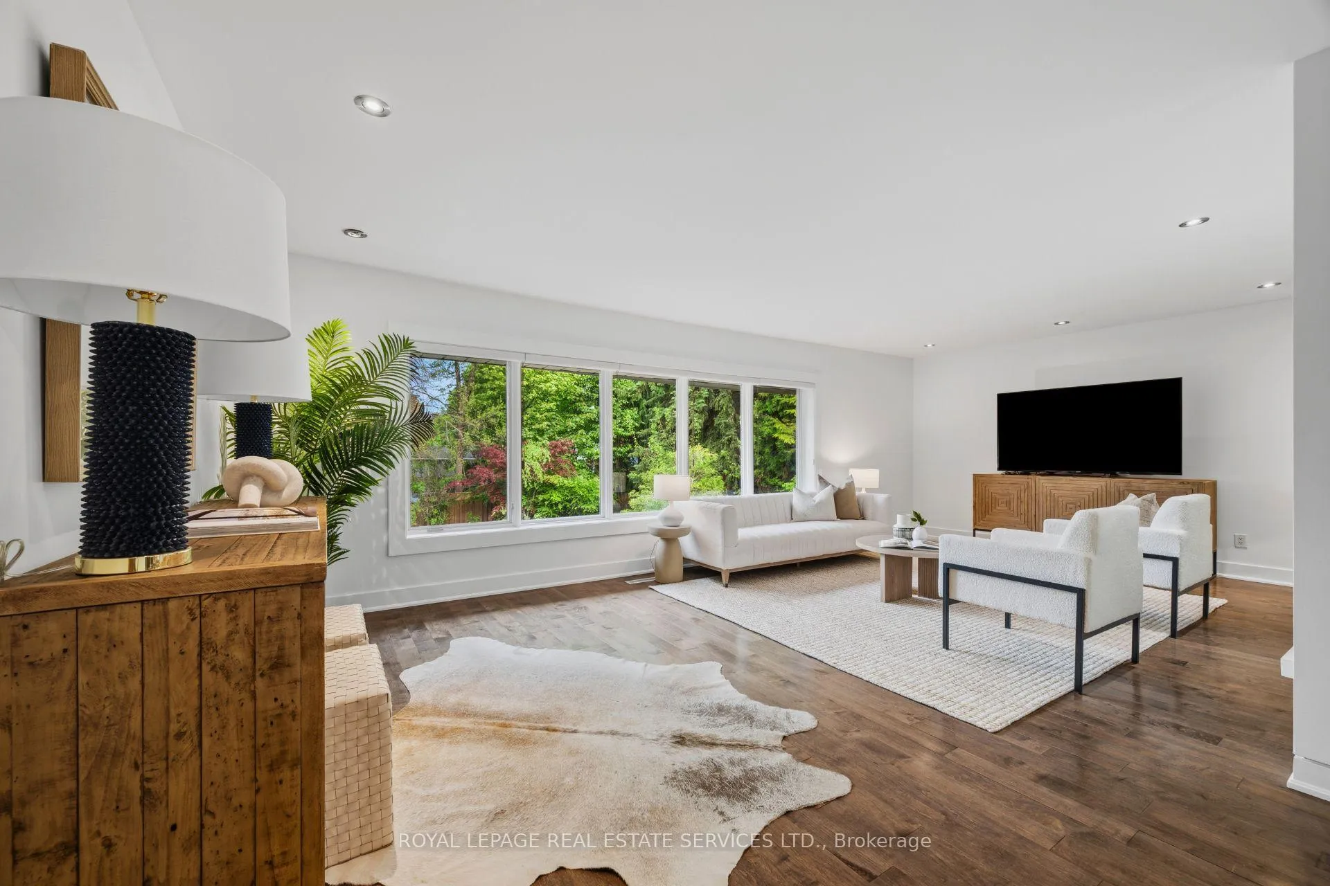 Photo 9 of 27 Princess Anne Crescent, Etobicoke, Princess-Rosethorn — HOMEH
