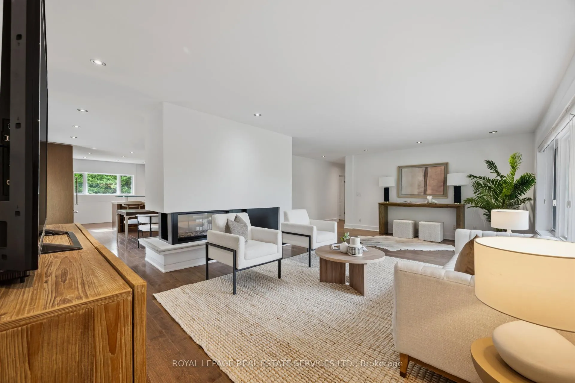 Photo 13 of 27 Princess Anne Crescent, Etobicoke, Princess-Rosethorn — HOMEH