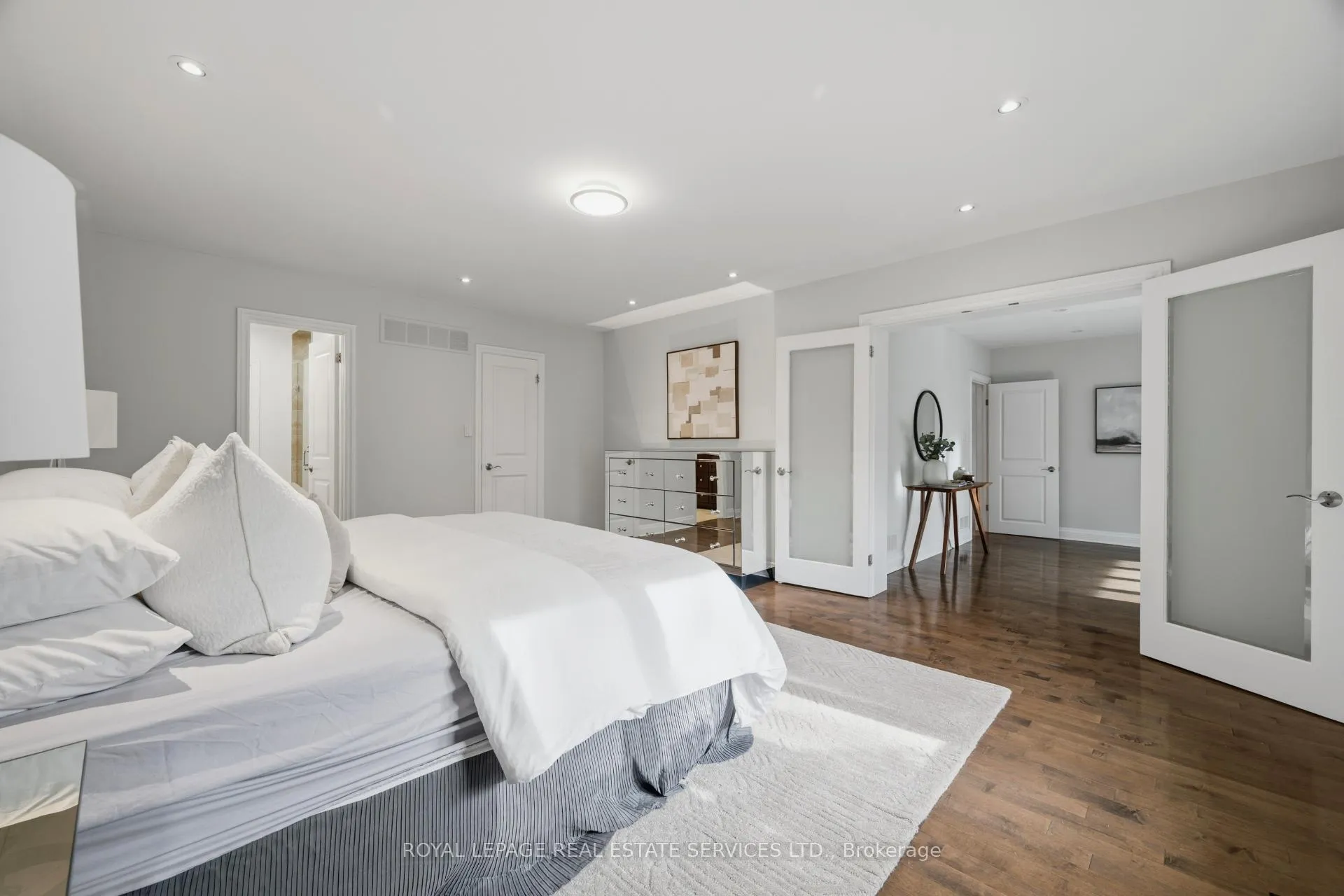 Photo 15 of 27 Princess Anne Crescent, Etobicoke, Princess-Rosethorn — HOMEH