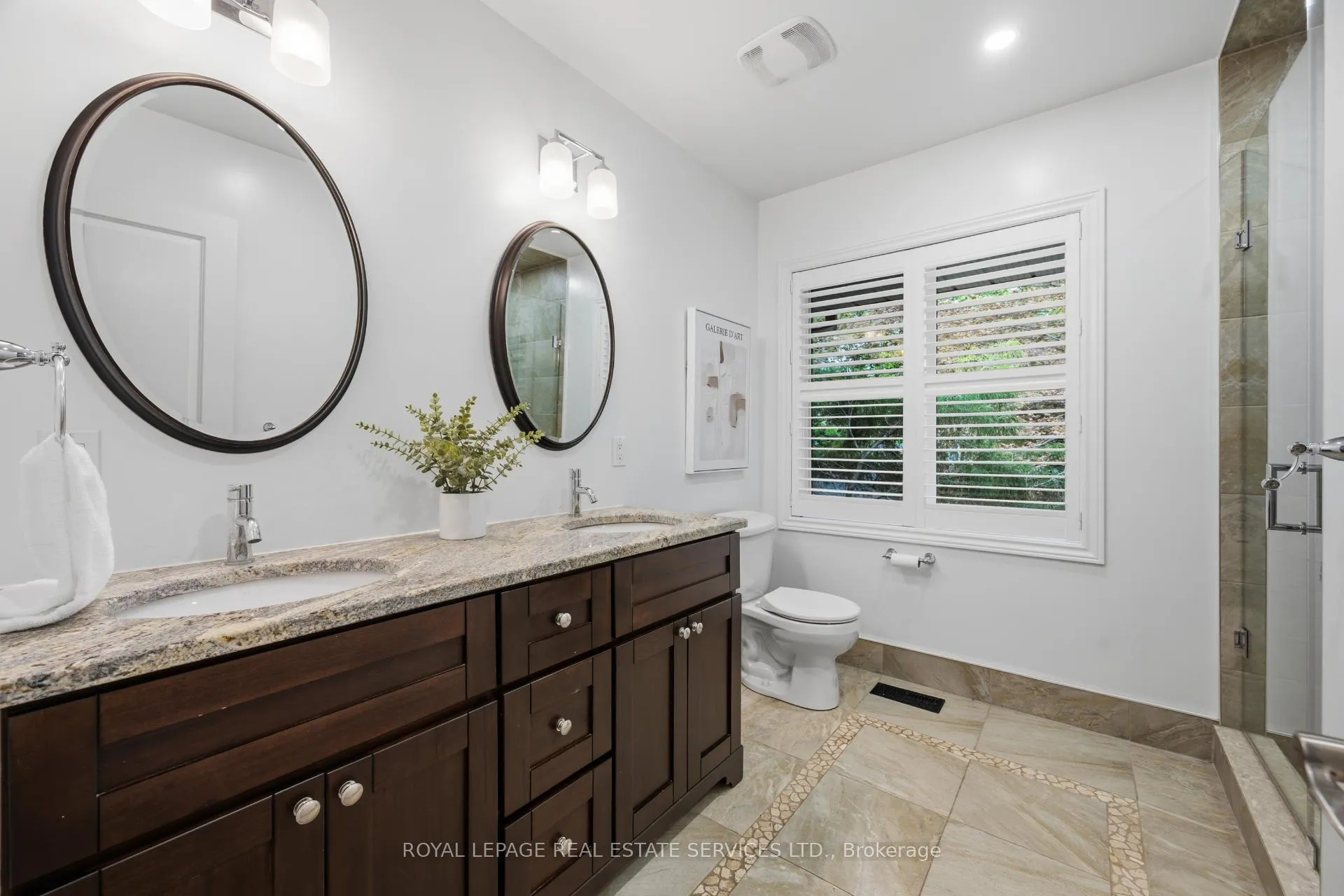 Photo 16 of 27 Princess Anne Crescent, Etobicoke, Princess-Rosethorn — HOMEH
