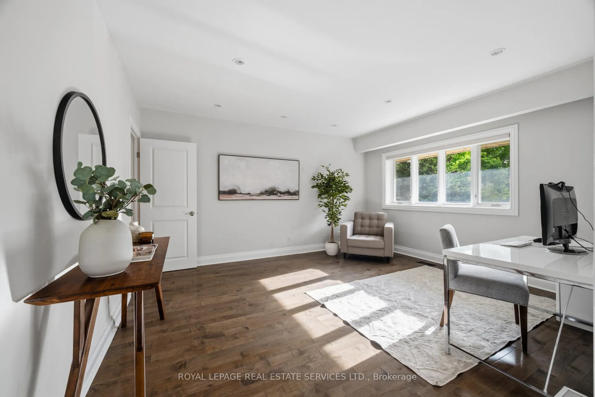 Photo 23 of 27 Princess Anne Crescent, Etobicoke, Princess-Rosethorn — HOMEH