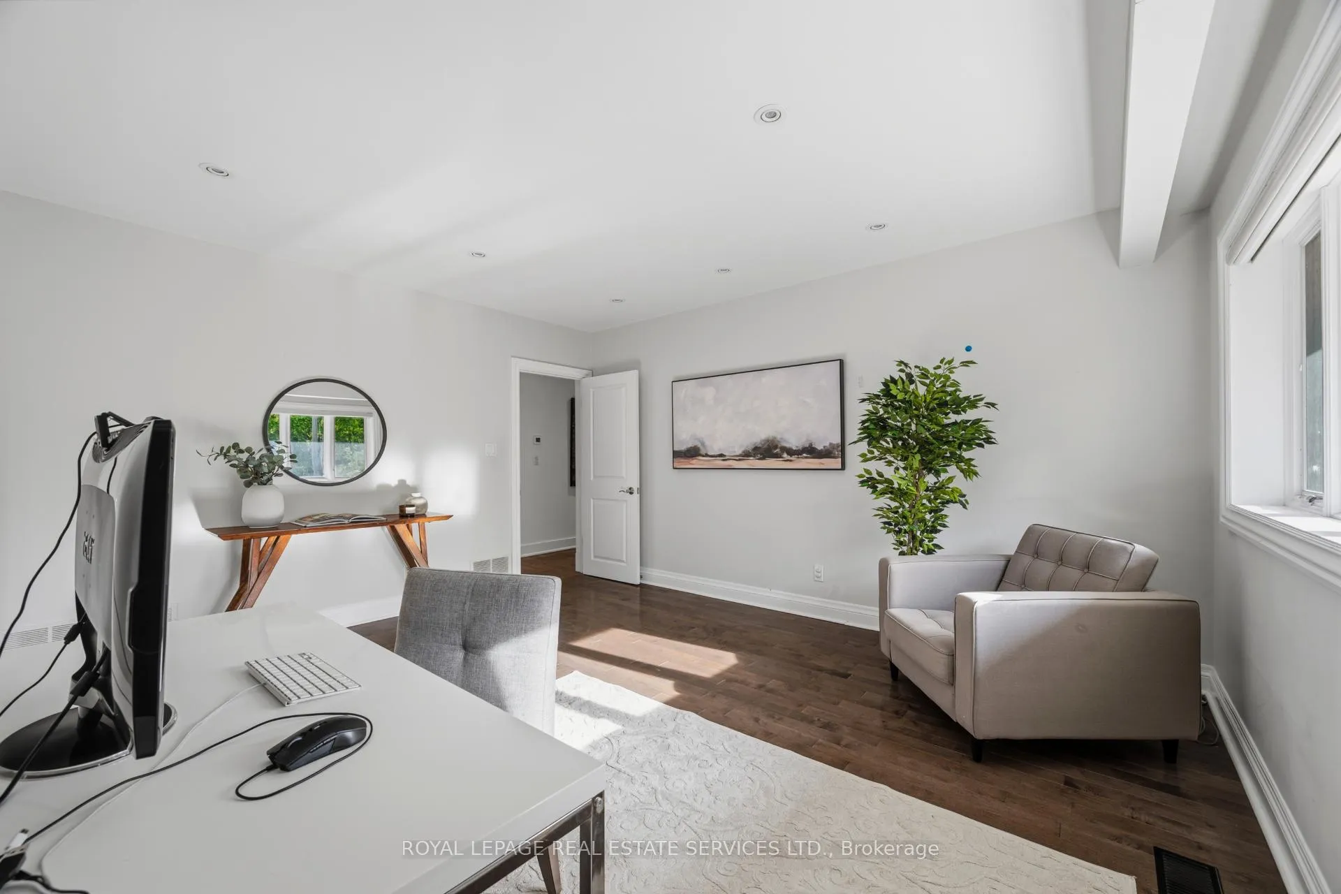 Photo 24 of 27 Princess Anne Crescent, Etobicoke, Princess-Rosethorn — HOMEH