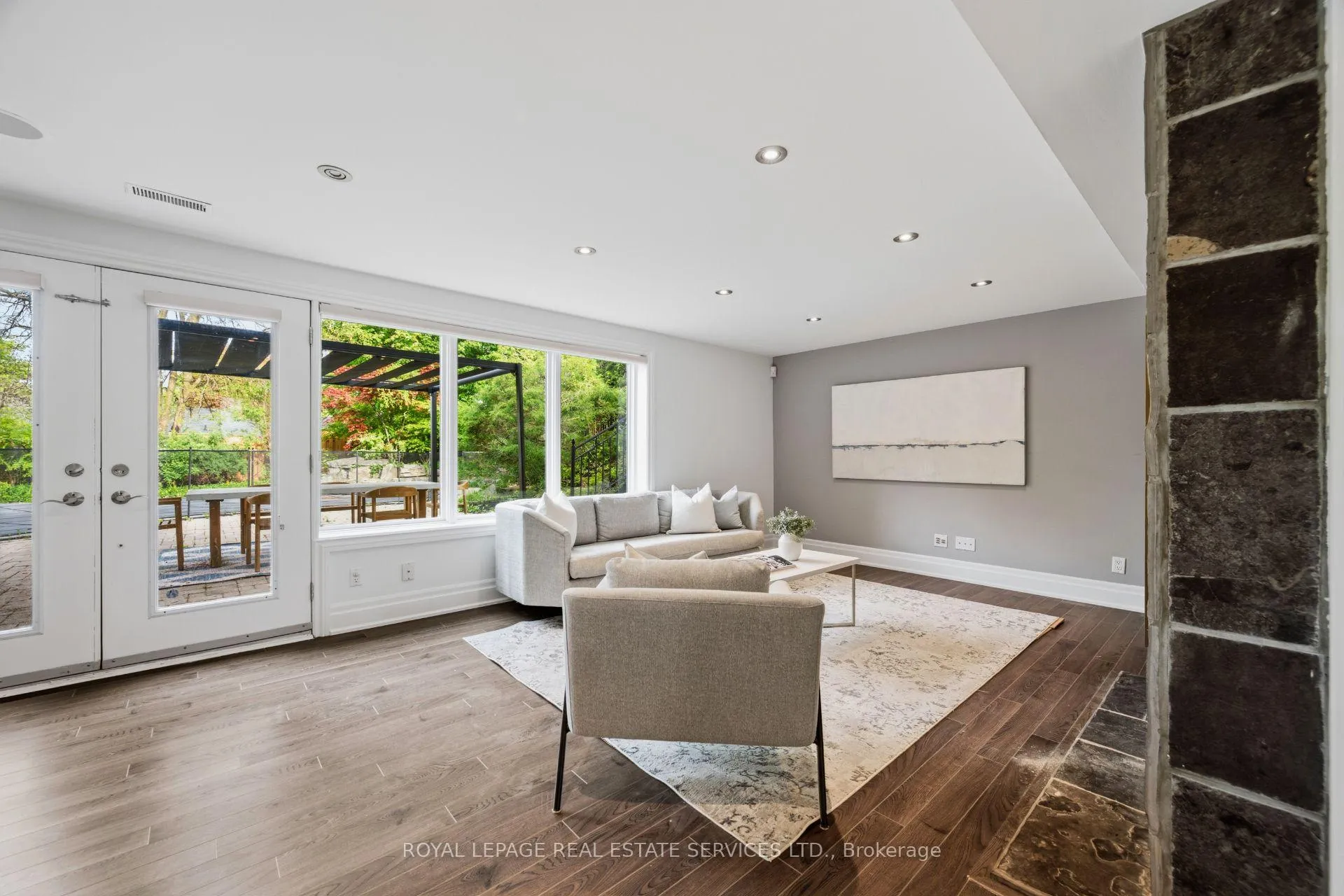 Photo 26 of 27 Princess Anne Crescent, Etobicoke, Princess-Rosethorn — HOMEH