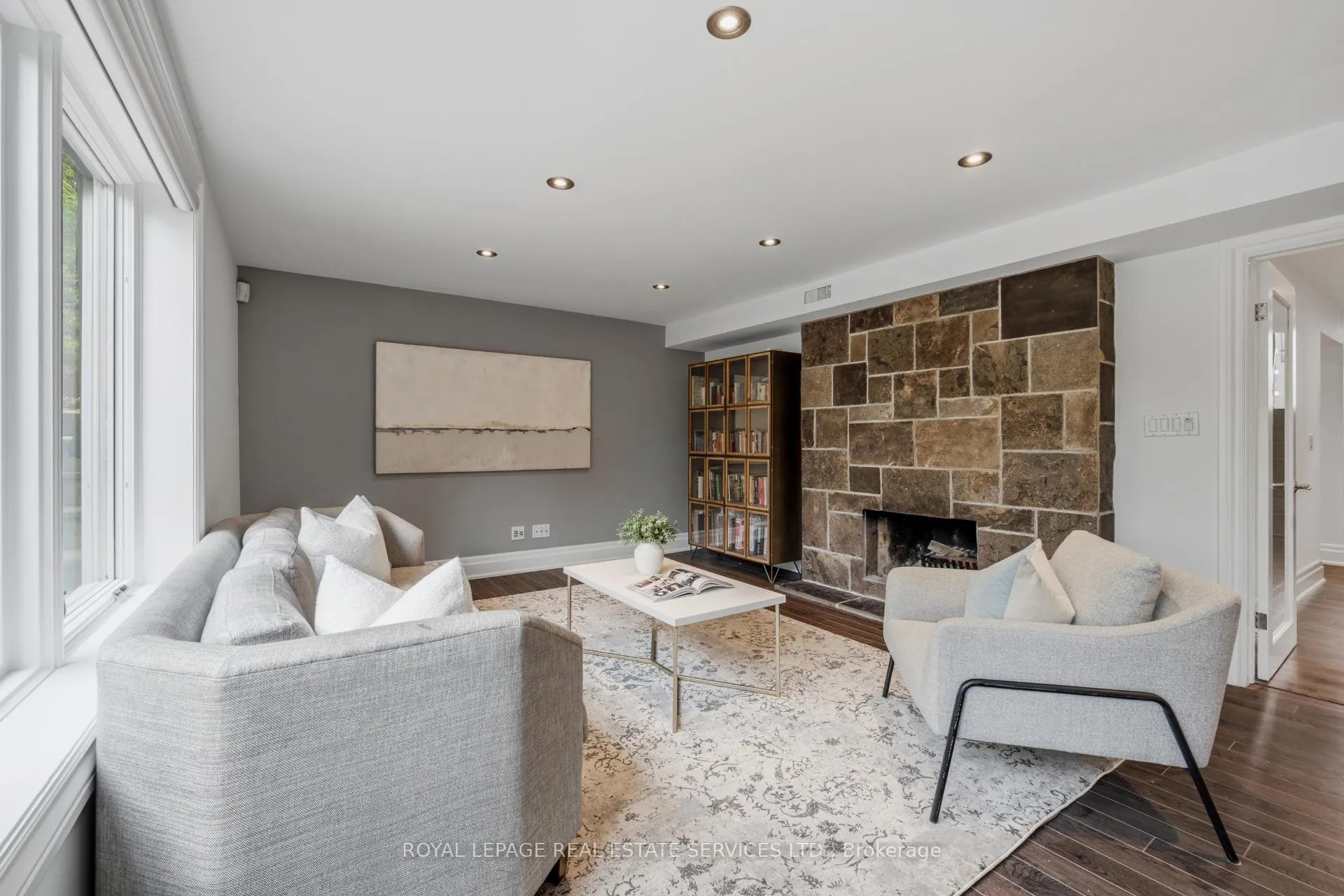 Photo 28 of 27 Princess Anne Crescent, Etobicoke, Princess-Rosethorn — HOMEH