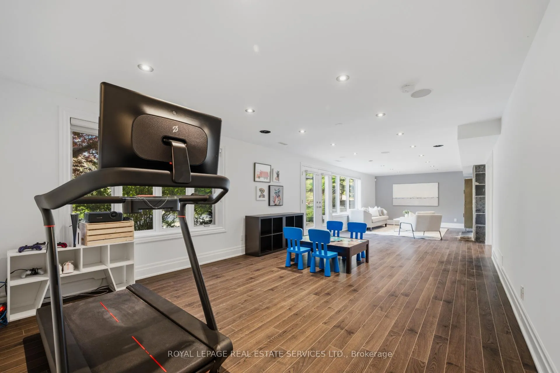 Photo 31 of 27 Princess Anne Crescent, Etobicoke, Princess-Rosethorn — HOMEH