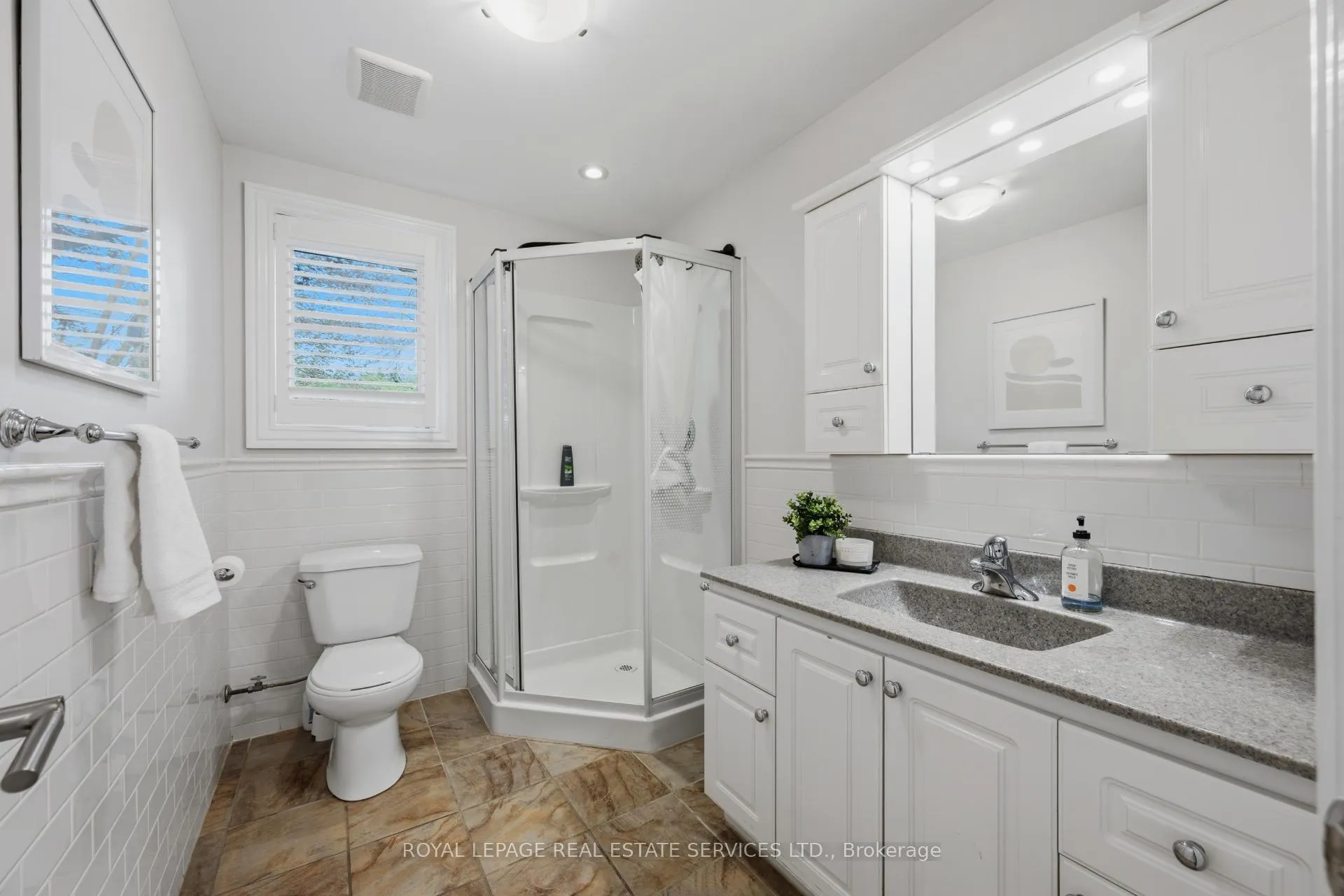 Photo 36 of 27 Princess Anne Crescent, Etobicoke, Princess-Rosethorn — HOMEH