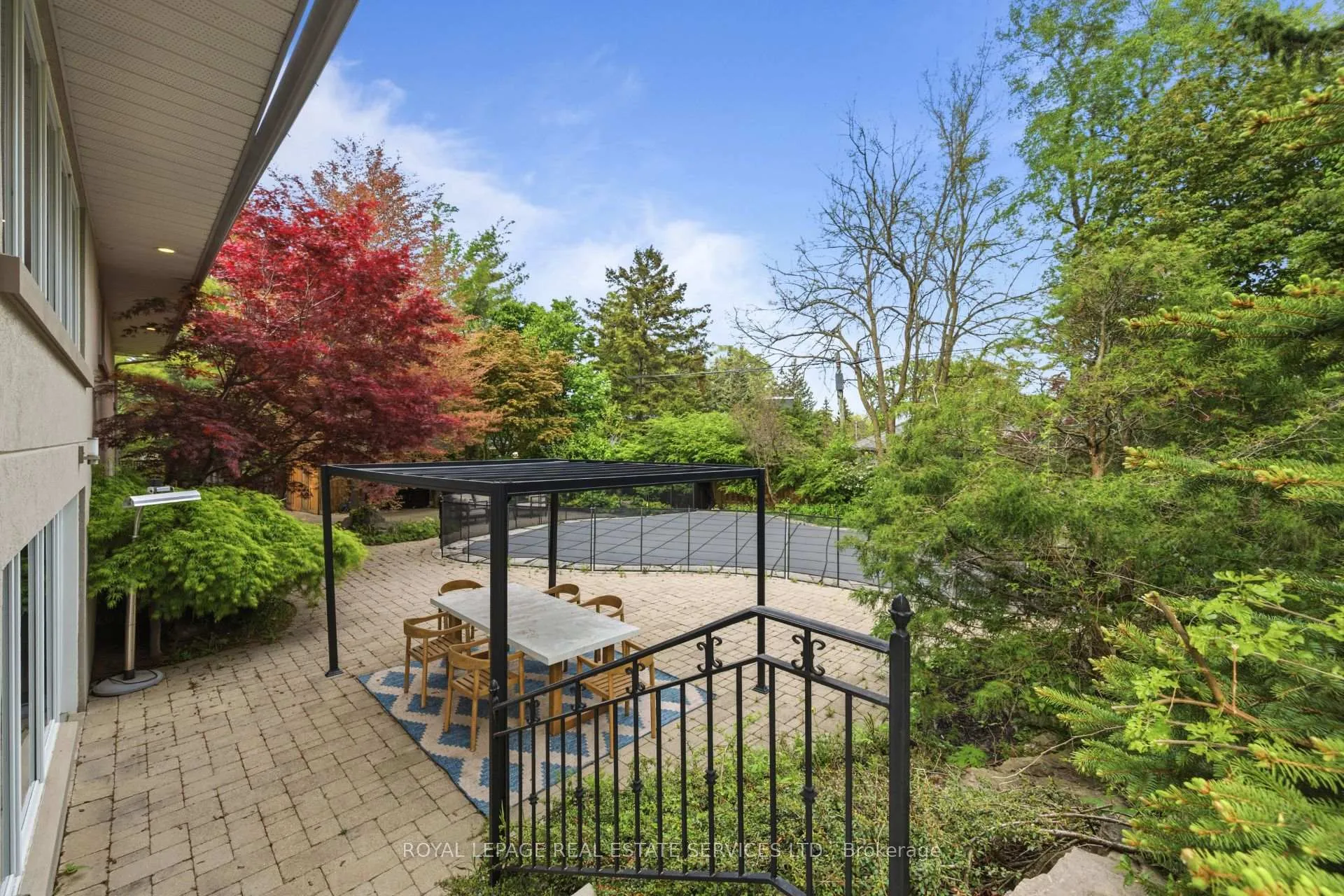 Photo 37 of 27 Princess Anne Crescent, Etobicoke, Princess-Rosethorn — HOMEH