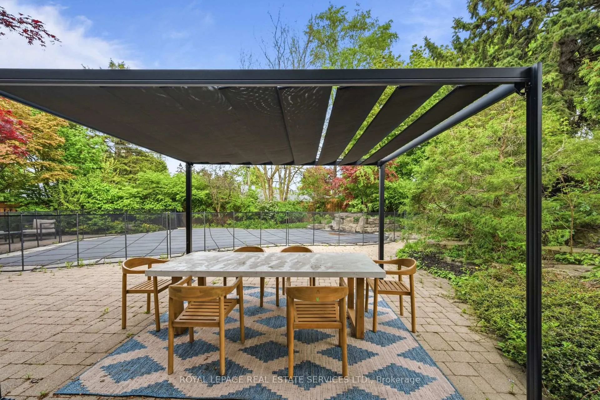 Photo 38 of 27 Princess Anne Crescent, Etobicoke, Princess-Rosethorn — HOMEH