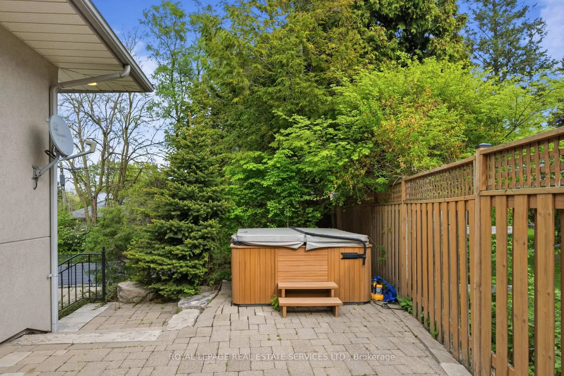 Photo 40 of 27 Princess Anne Crescent, Etobicoke, Princess-Rosethorn — HOMEH