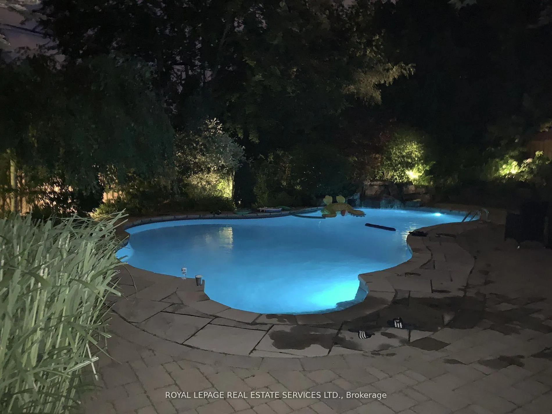Photo 41 of 27 Princess Anne Crescent, Etobicoke, Princess-Rosethorn — HOMEH