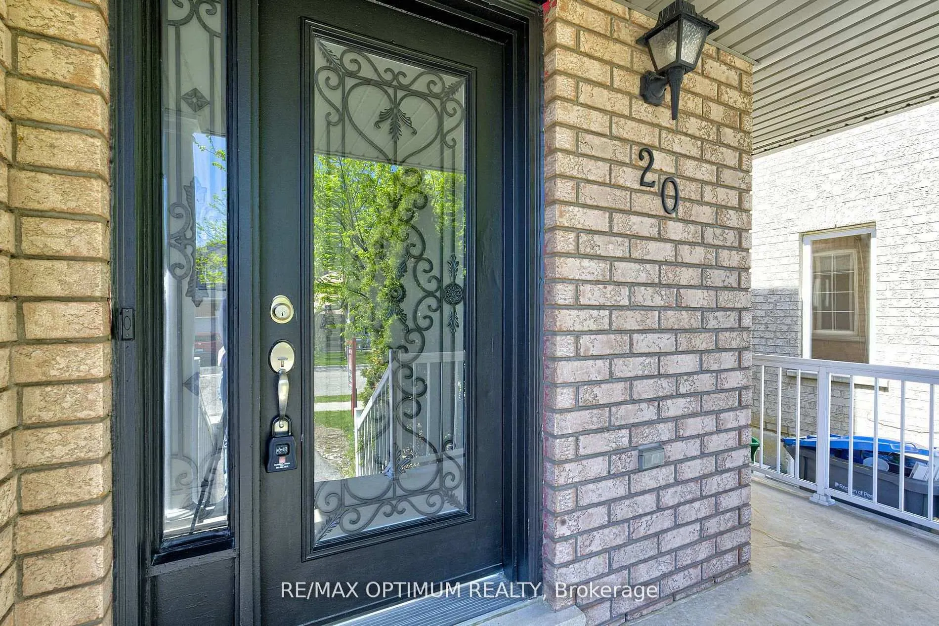 Photo 2 of 20 Bramfield Street, Brampton, Fletcher's Meadow — HOMEH