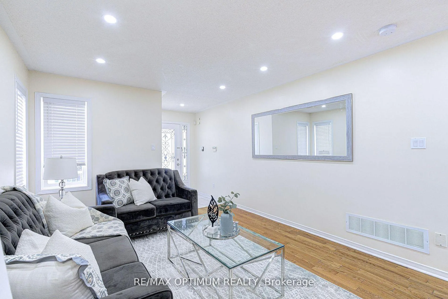 Photo 5 of 20 Bramfield Street, Brampton, Fletcher's Meadow — HOMEH