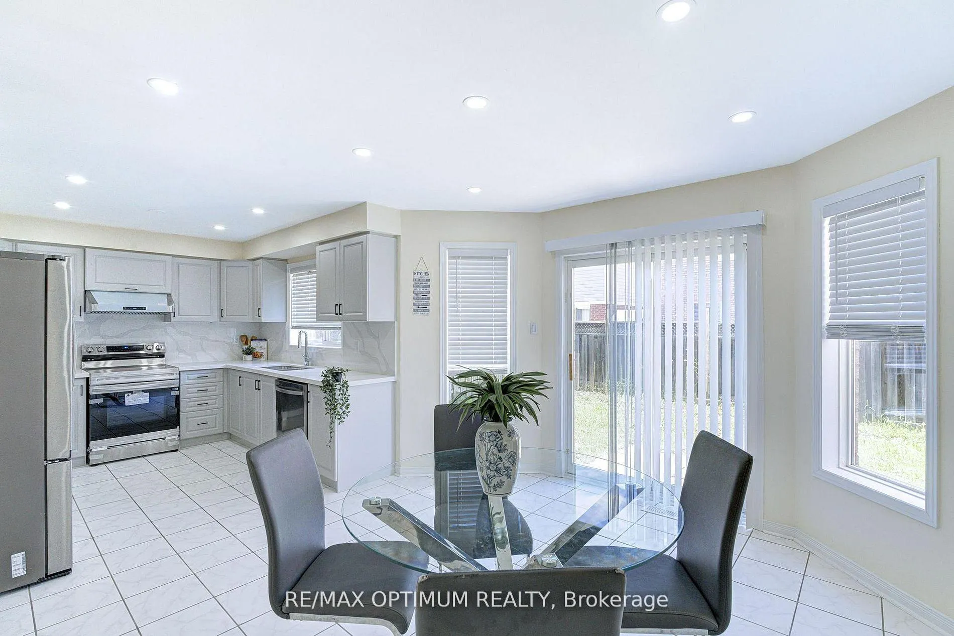 Photo 13 of 20 Bramfield Street, Brampton, Fletcher's Meadow — HOMEH