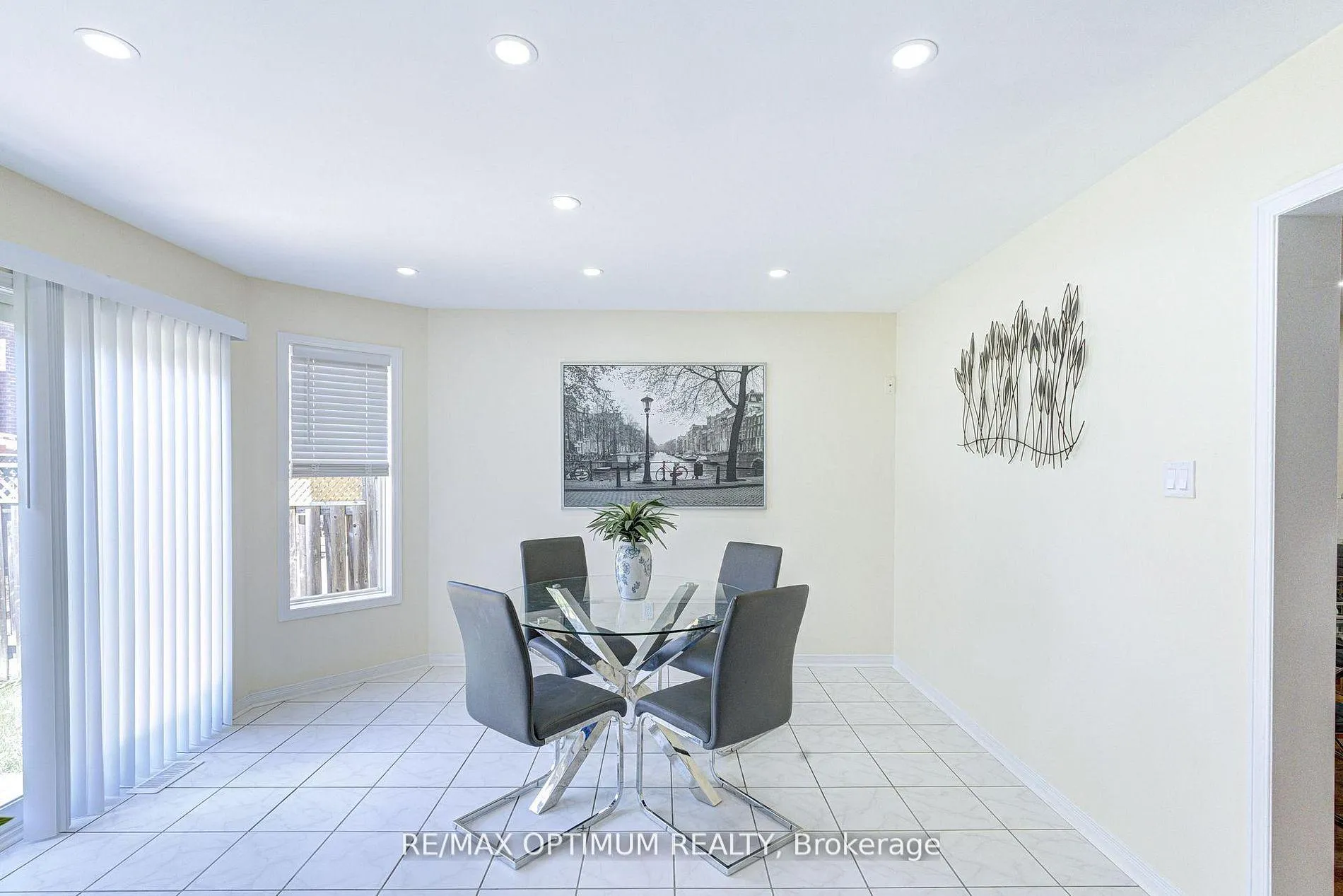 Photo 15 of 20 Bramfield Street, Brampton, Fletcher's Meadow — HOMEH