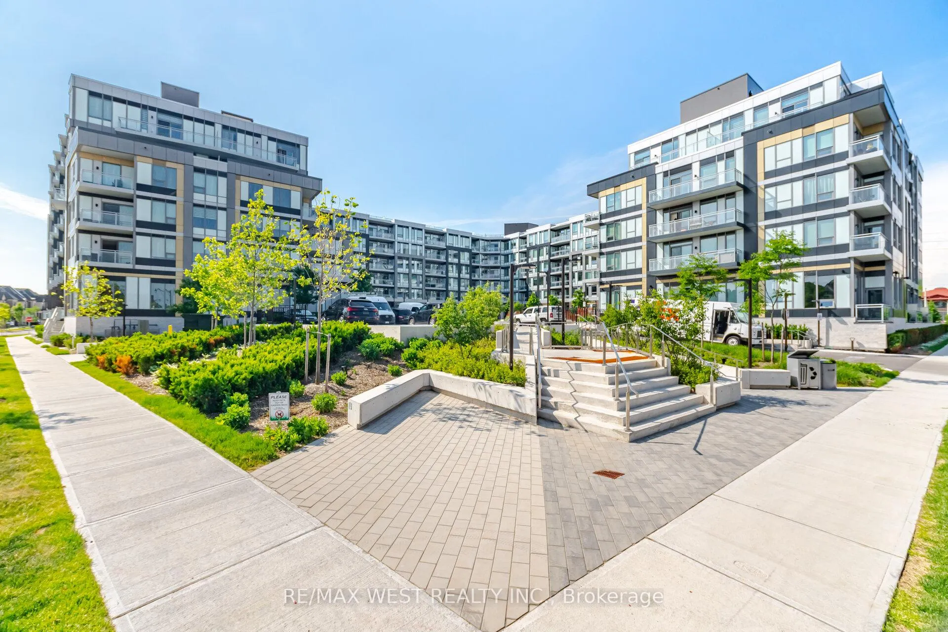 Photo 1 of Unit 626, 2501 Saw Whet Boulevard, Oakville, Glen Abbey — HOMEH