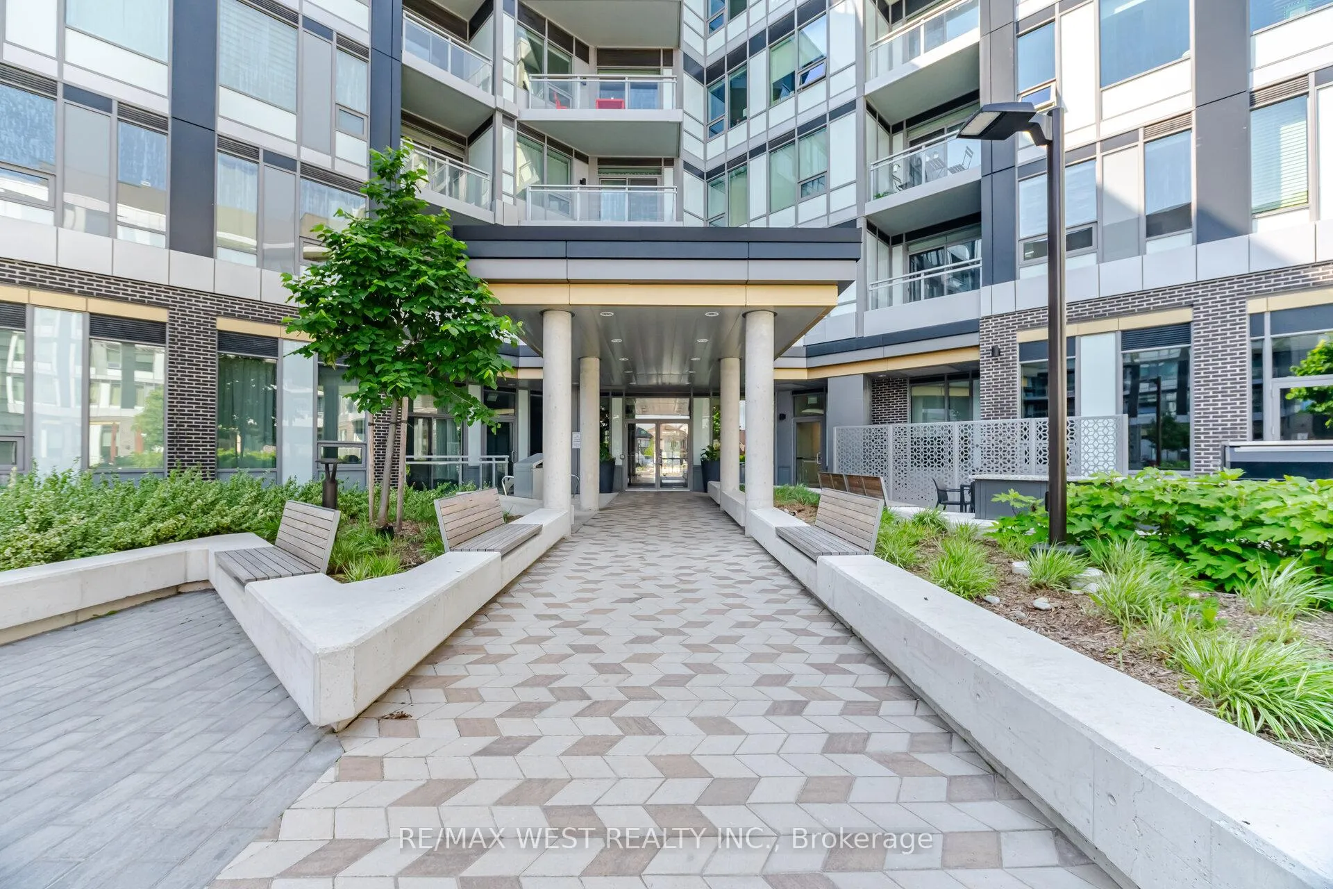Photo 3 of Unit 626, 2501 Saw Whet Boulevard, Oakville, Glen Abbey — HOMEH