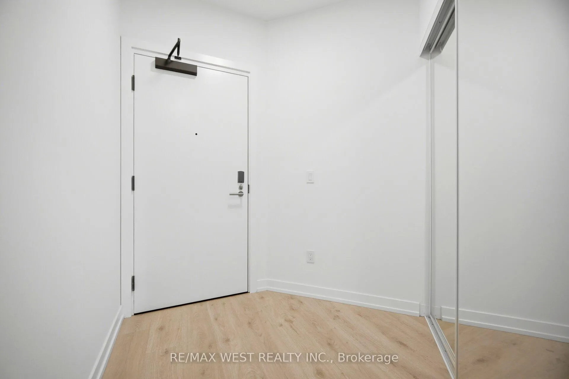 Photo 7 of Unit 626, 2501 Saw Whet Boulevard, Oakville, Glen Abbey — HOMEH