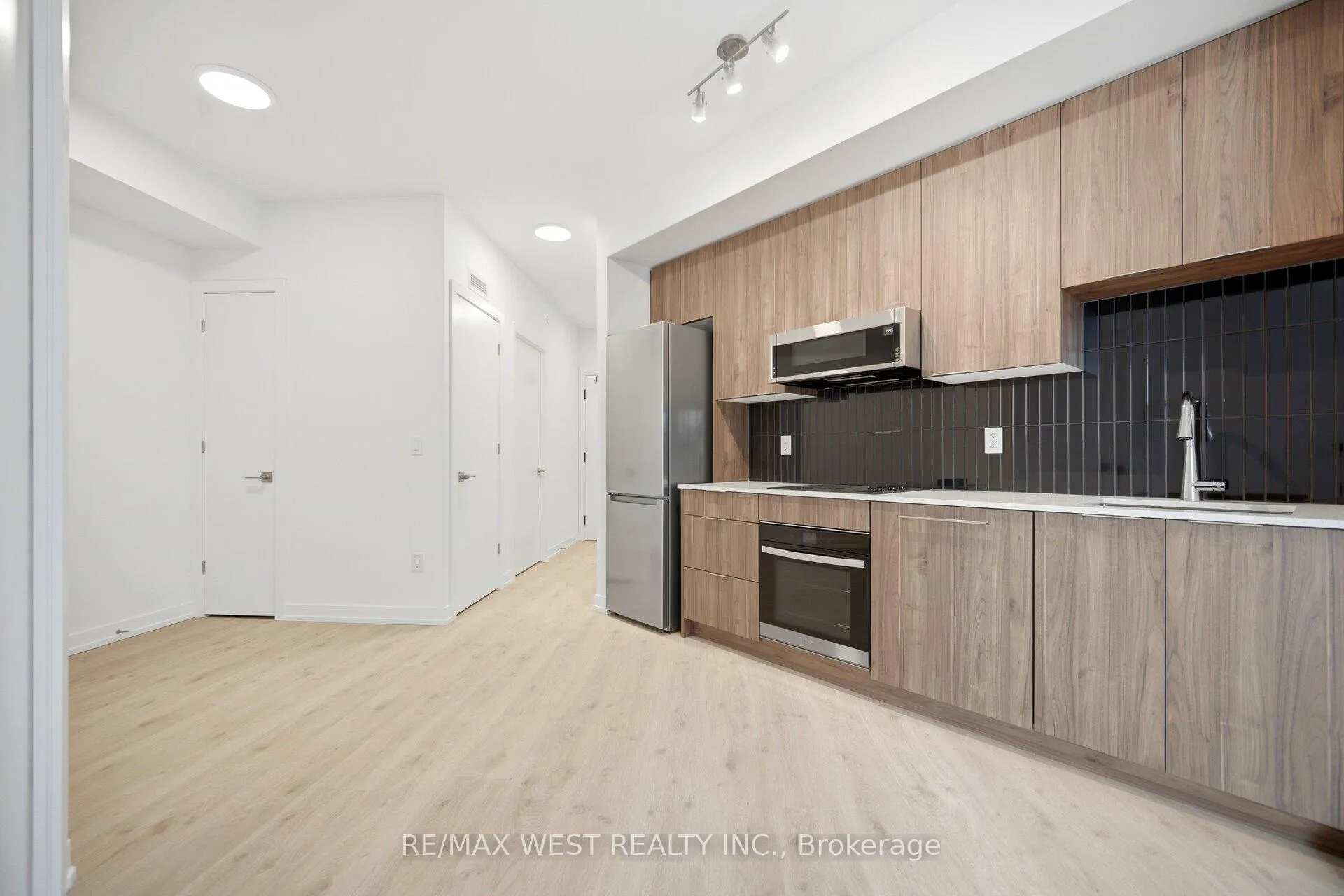 Photo 10 of Unit 626, 2501 Saw Whet Boulevard, Oakville, Glen Abbey — HOMEH