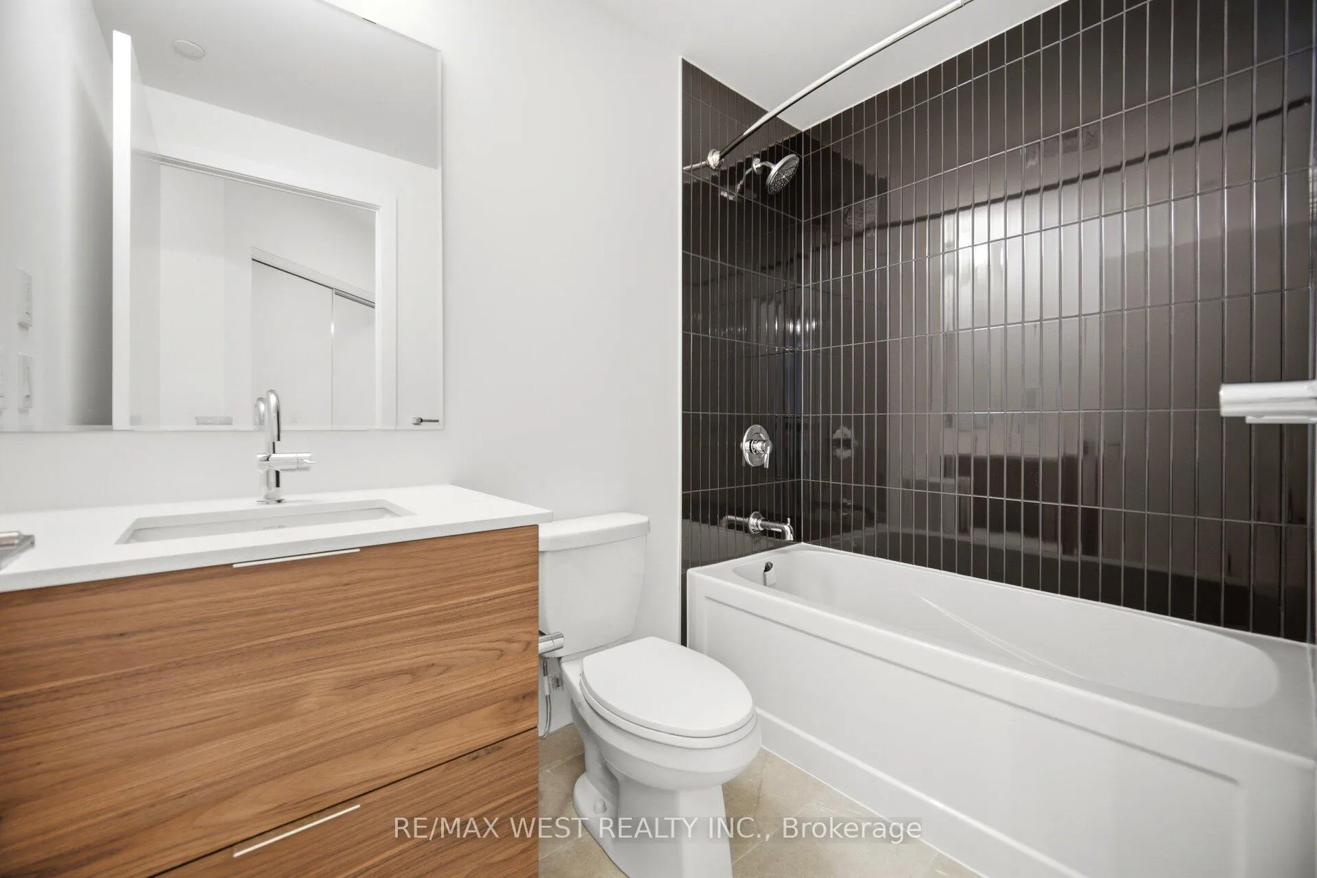 Photo 23 of Unit 626, 2501 Saw Whet Boulevard, Oakville, Glen Abbey — HOMEH